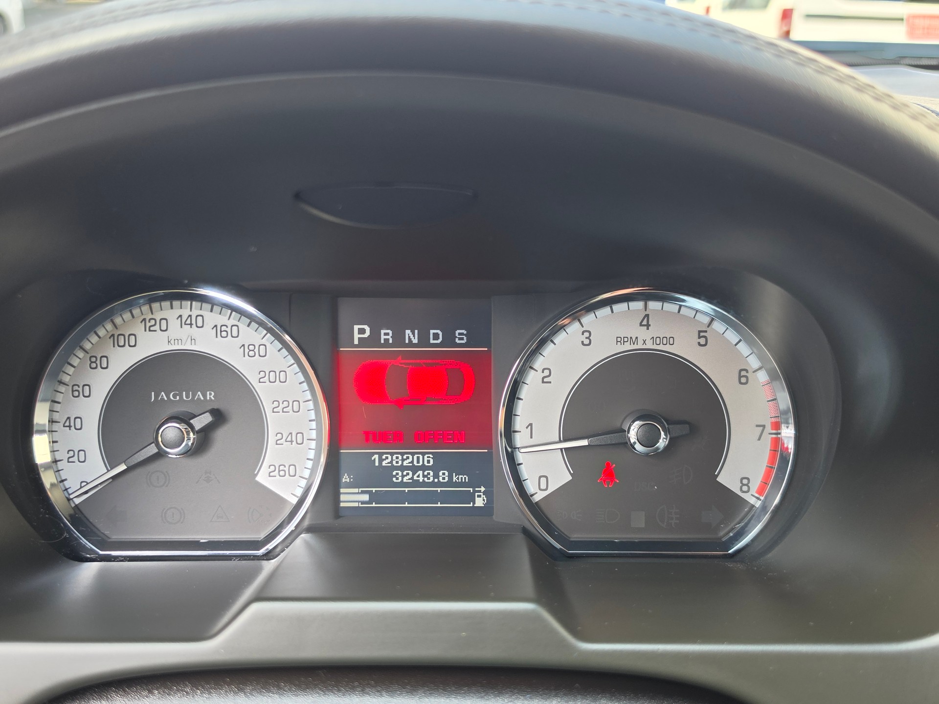 JAGUAR XF 3.0 V6 Premium Luxury-image-24