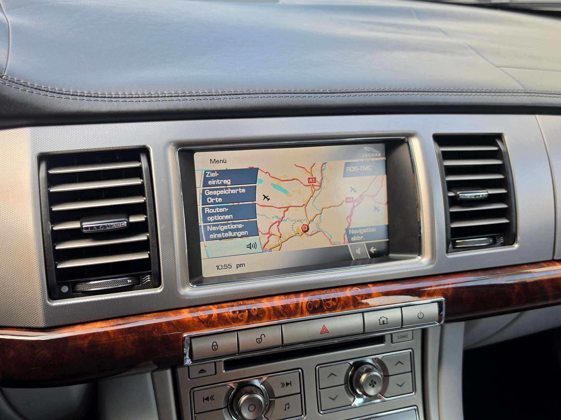 JAGUAR XF 3.0 V6 Premium Luxury-image-31