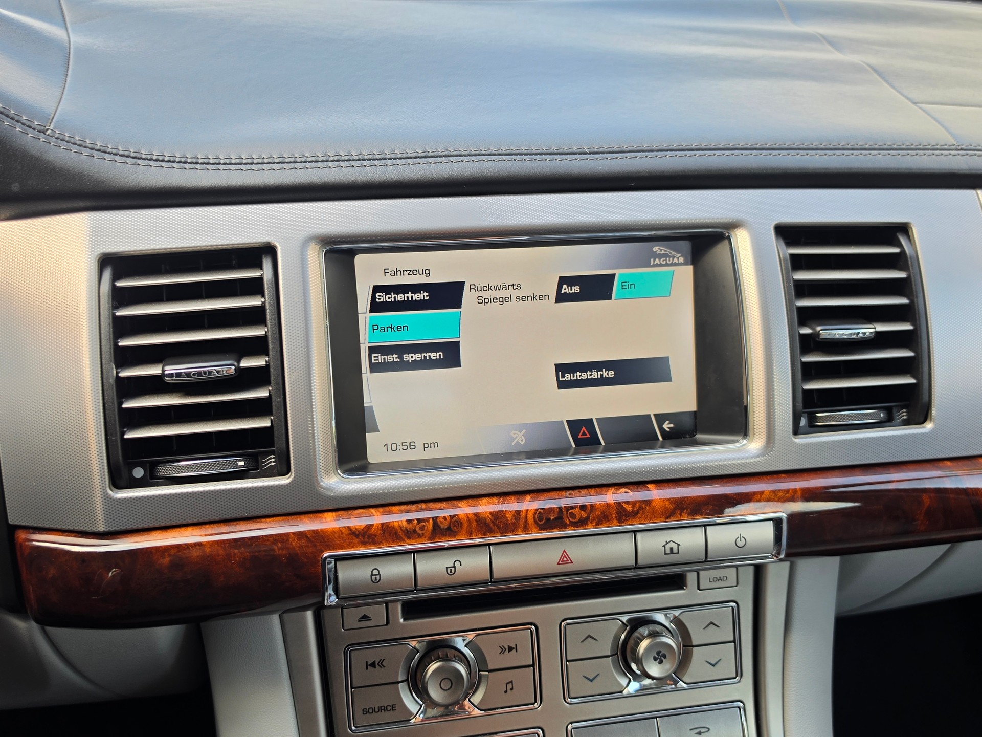 JAGUAR XF 3.0 V6 Premium Luxury-image-34