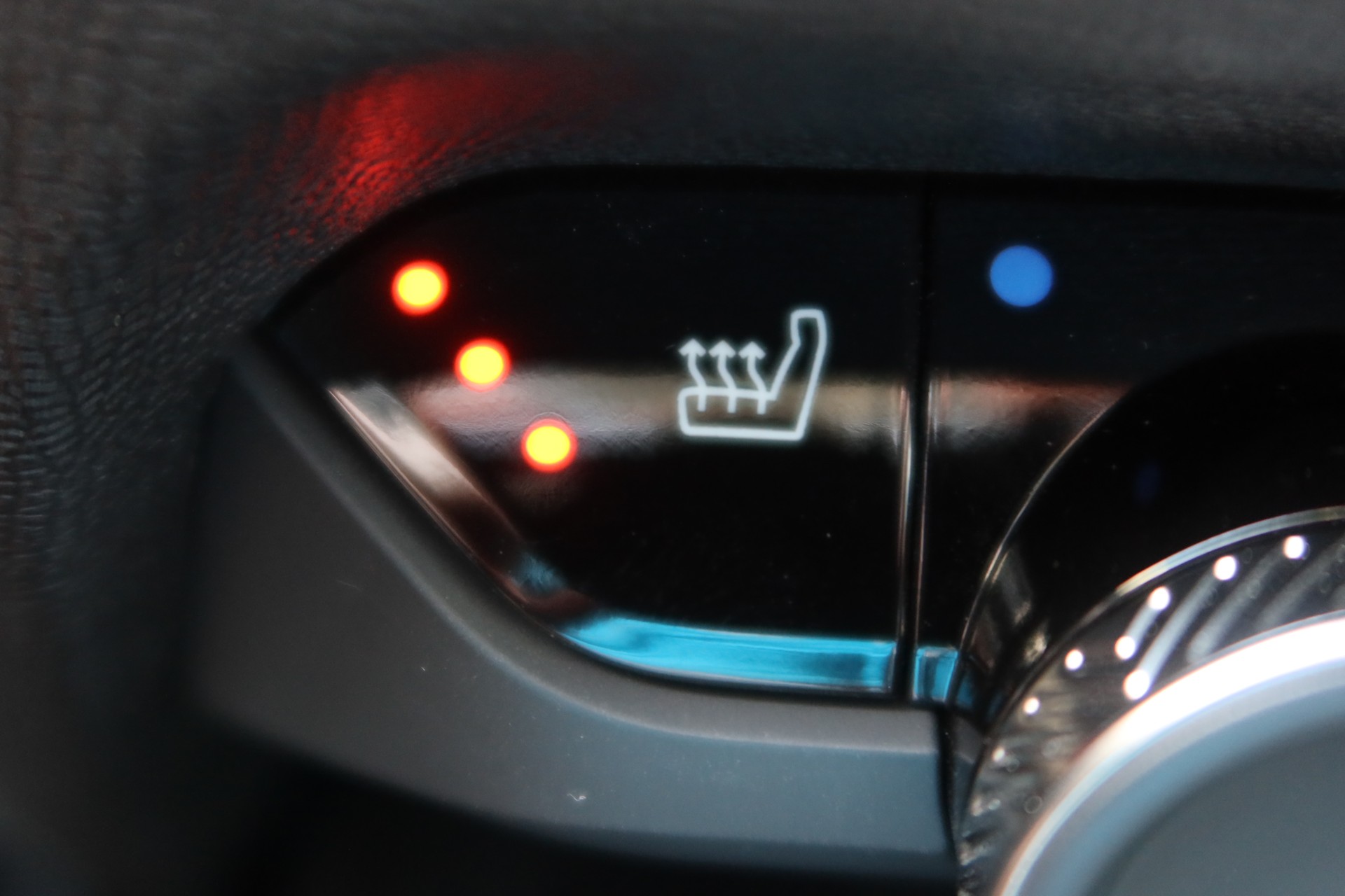 CITROEN C4 Electric Swiss Ed.-image-13