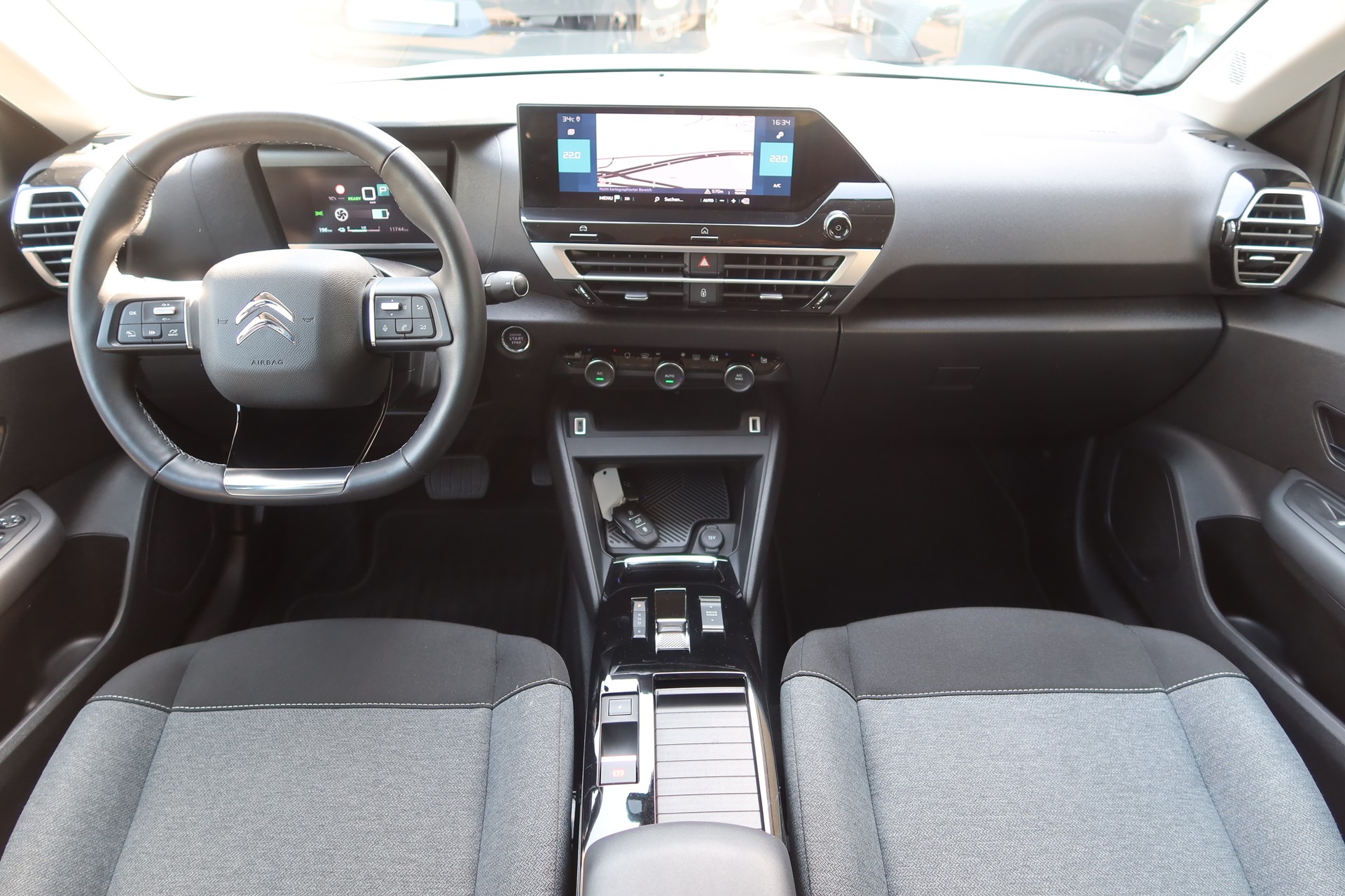 CITROEN C4 Electric Swiss Ed.-image-8