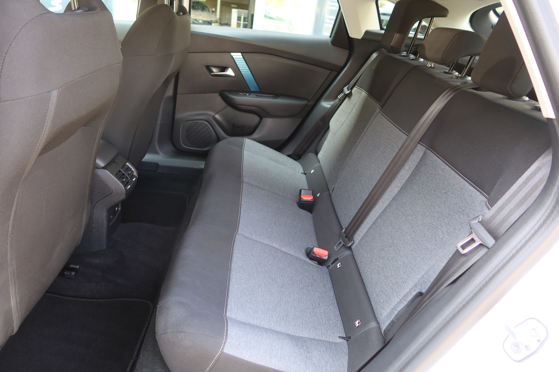 CITROEN C4 Electric Swiss Ed.-image-7