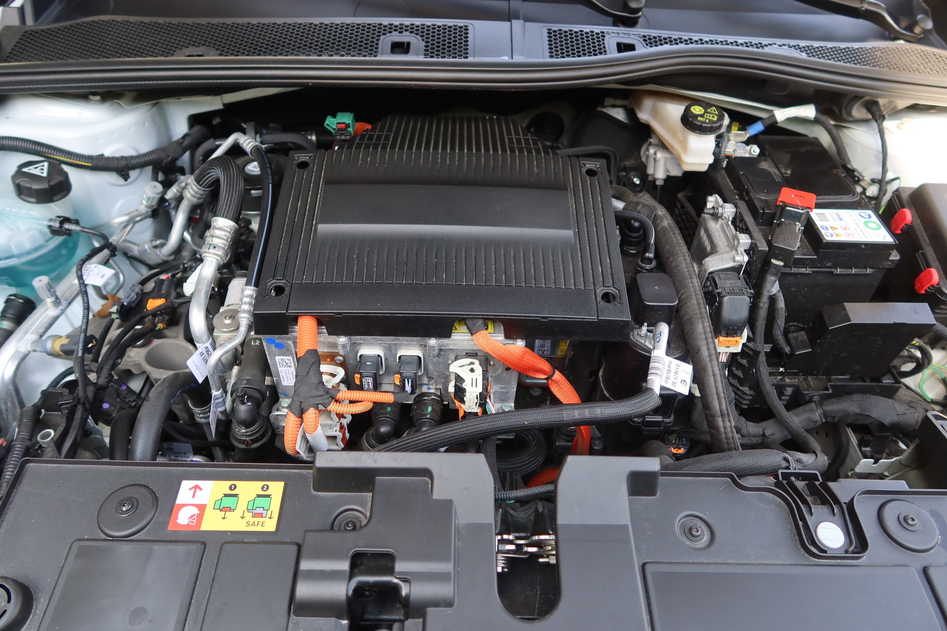 CITROEN C4 Electric Swiss Ed.-image-15