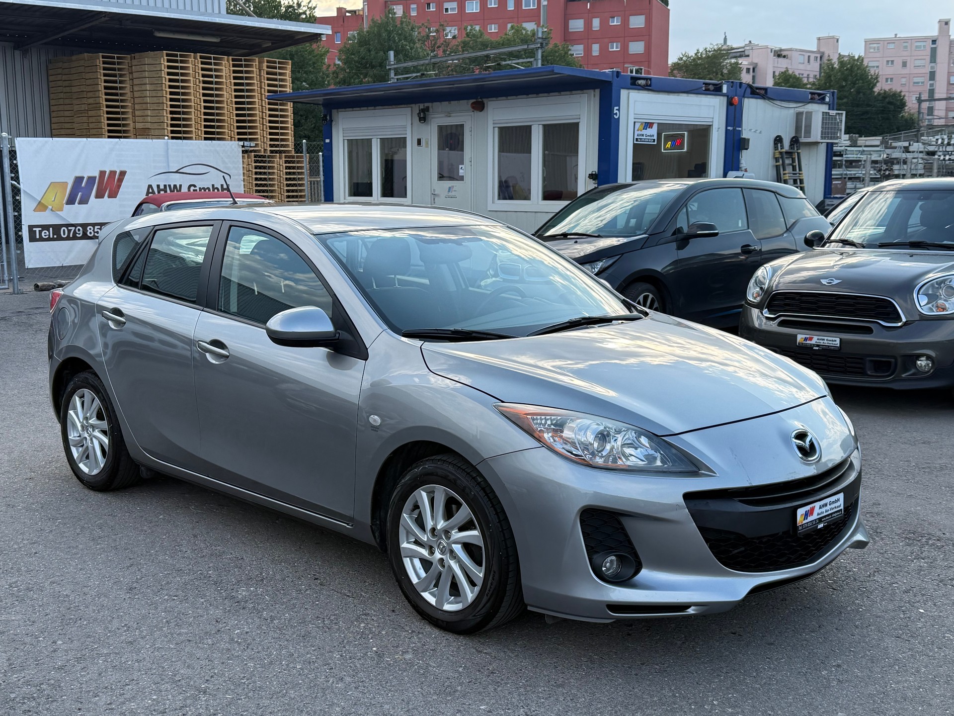 MAZDA 3 1.6 16V Exclusive / Ab MFK 11.2025 / 8-fach bereift / Servicegepflegt bei Mazda / Tempomat / 2 Zonen Klimaautomatik-image-2