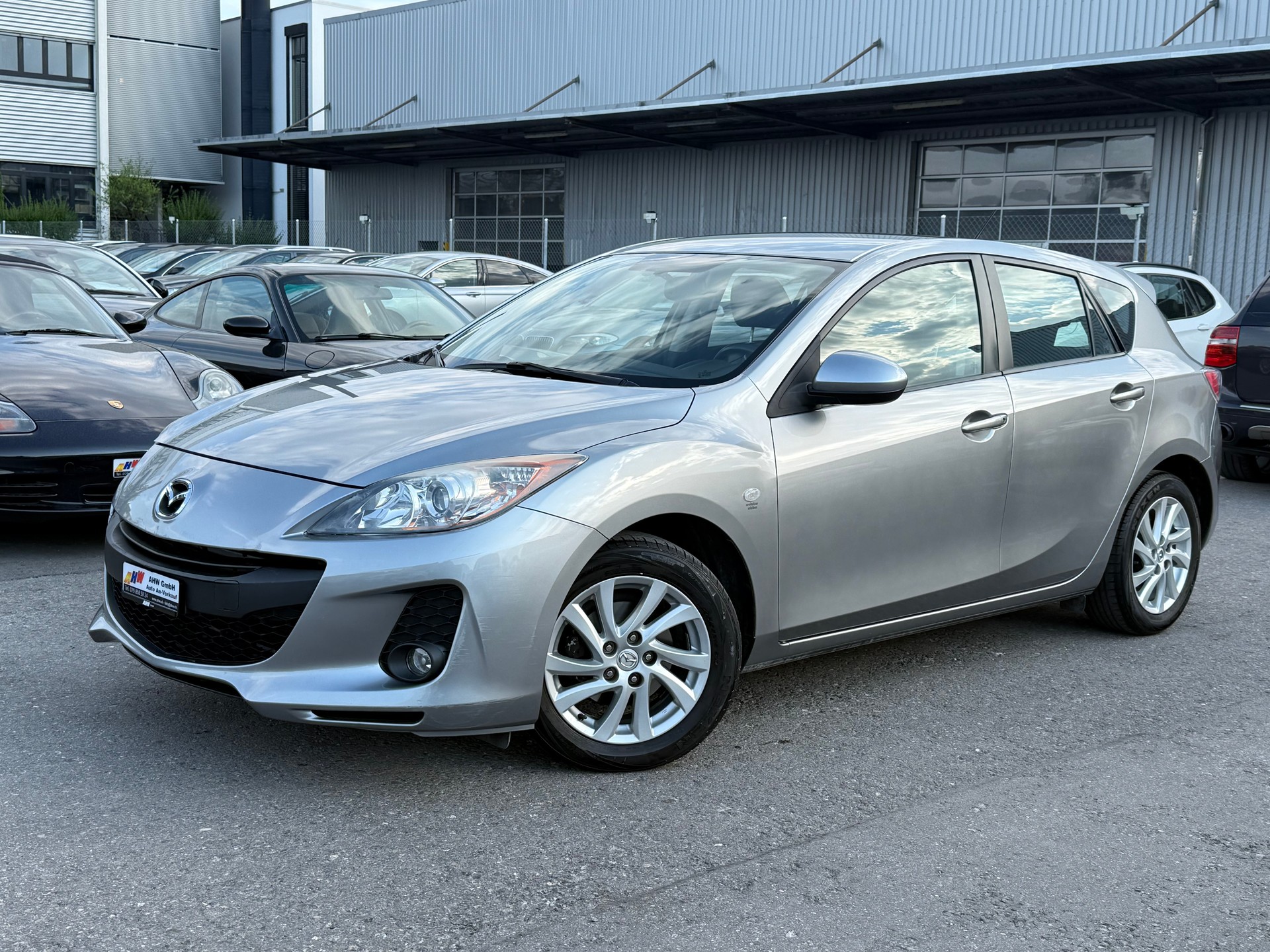 MAZDA 3 1.6 16V Exclusive / Ab MFK 11.2025 / 8-fach bereift / Servicegepflegt bei Mazda / Tempomat / 2 Zonen Klimaautomatik-image-0