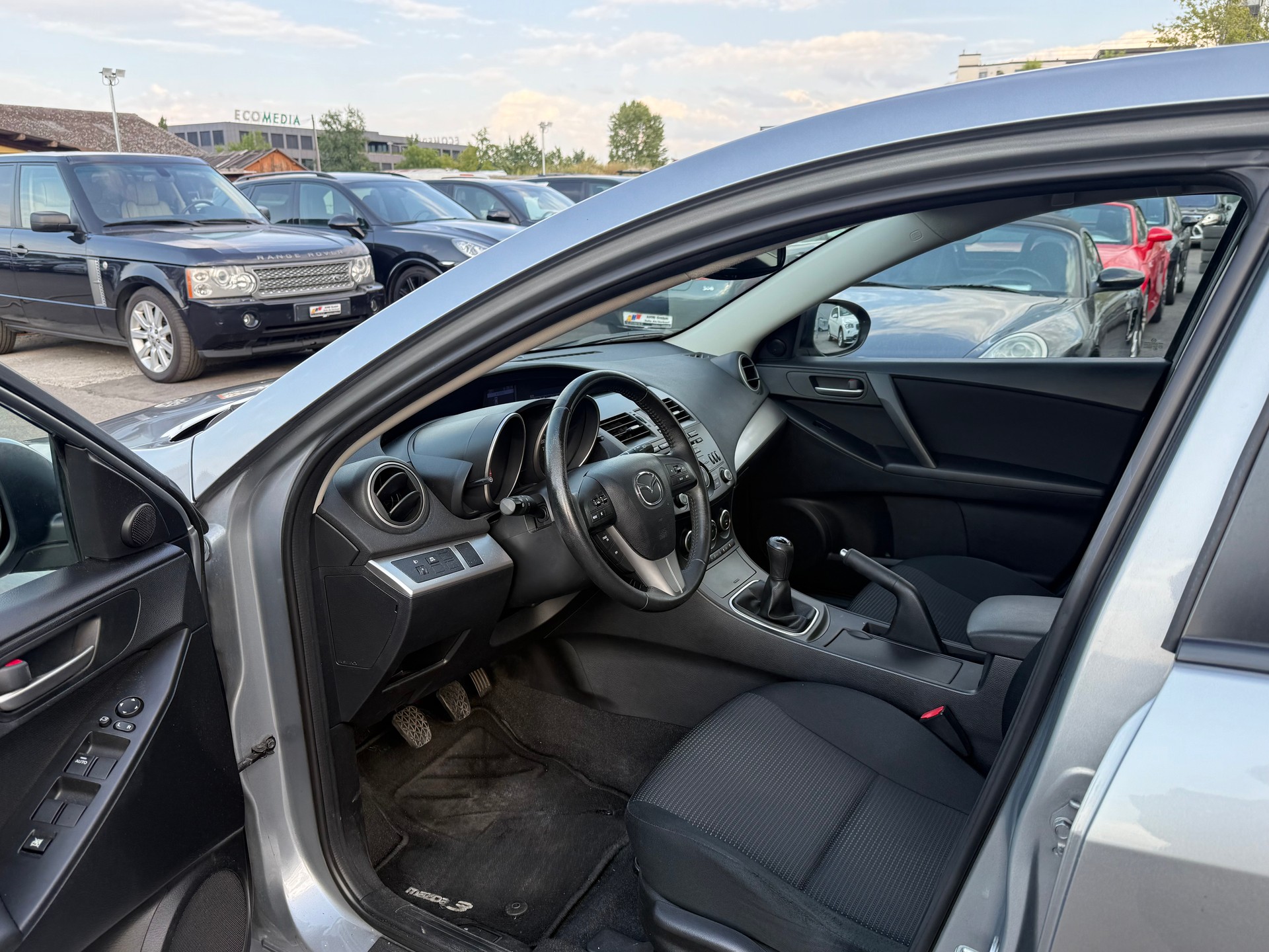MAZDA 3 1.6 16V Exclusive / Ab MFK 11.2025 / 8-fach bereift / Servicegepflegt bei Mazda / Tempomat / 2 Zonen Klimaautomatik-image-8