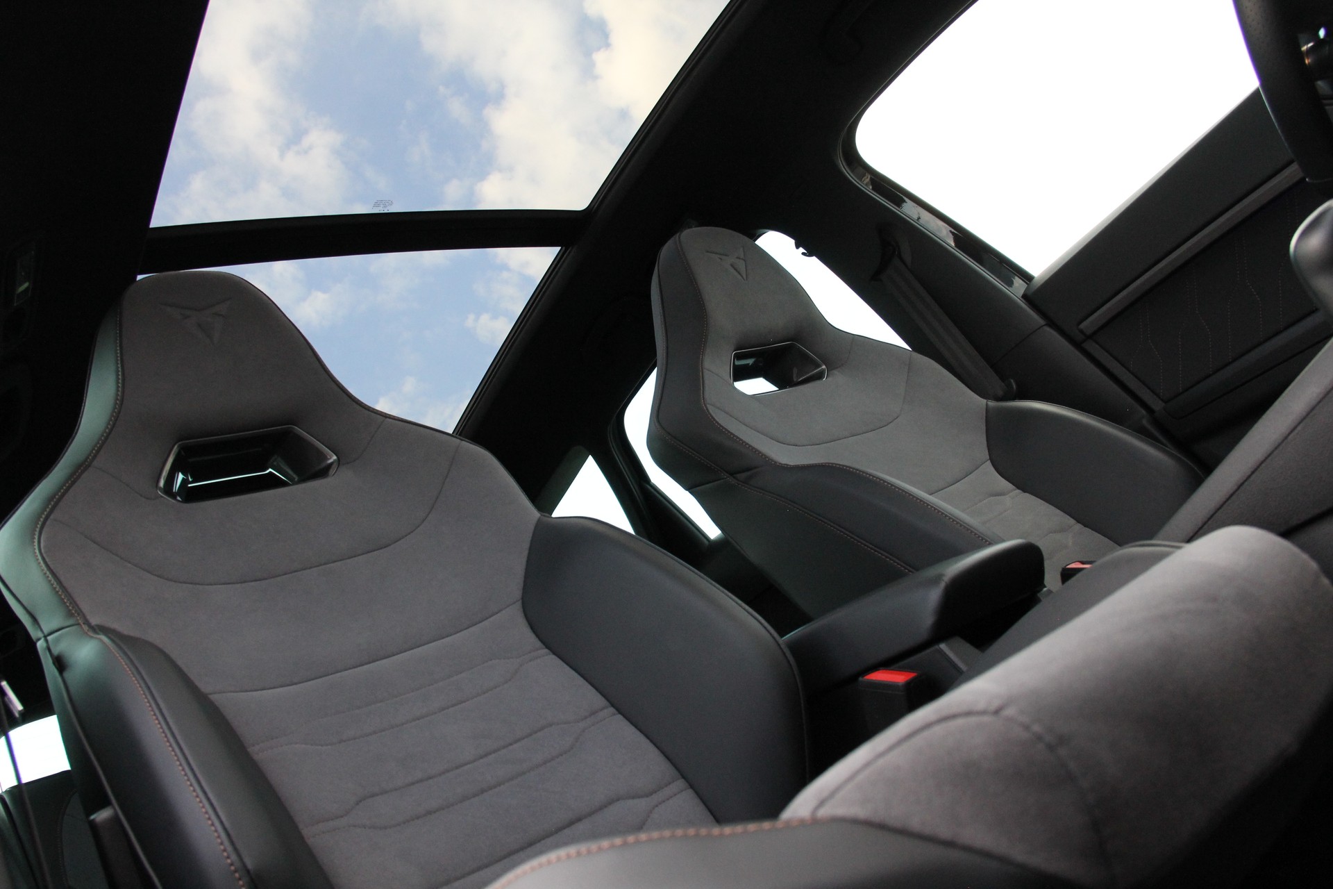 CUPRA Ateca 2.0TSI VZ 4Drive DSG *5.JAHRE-GARANTIE* **VOLL-AUSSTATTUNG** ANHÄNGERKUPPLUNG *PANORAMA* EL.SITZ *BEATS* 20"ZOLL-image-2