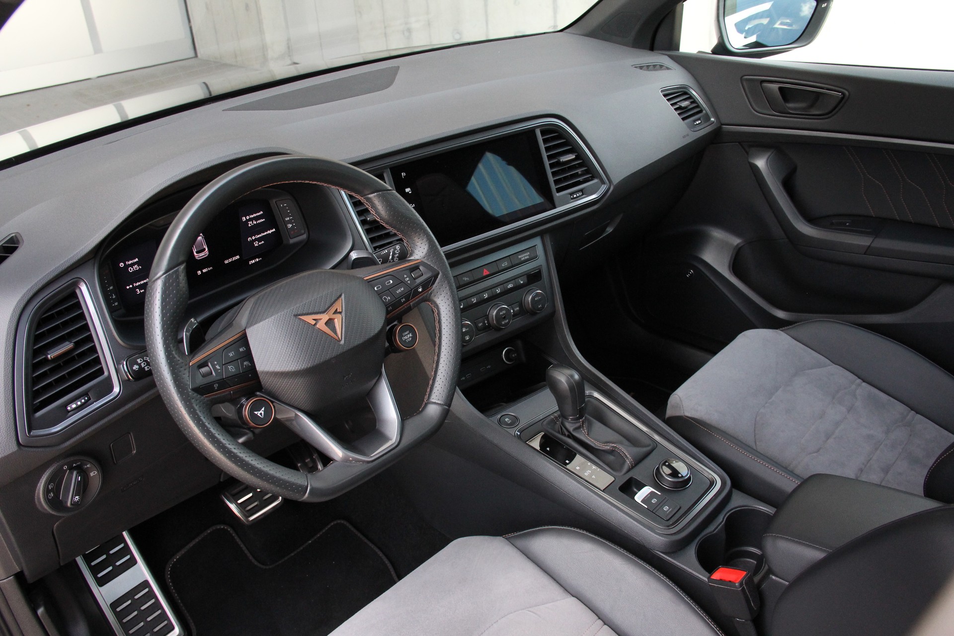CUPRA Ateca 2.0TSI VZ 4Drive DSG *5.JAHRE-GARANTIE* **VOLL-AUSSTATTUNG** ANHÄNGERKUPPLUNG *PANORAMA* EL.SITZ *BEATS* 20"ZOLL-image-8