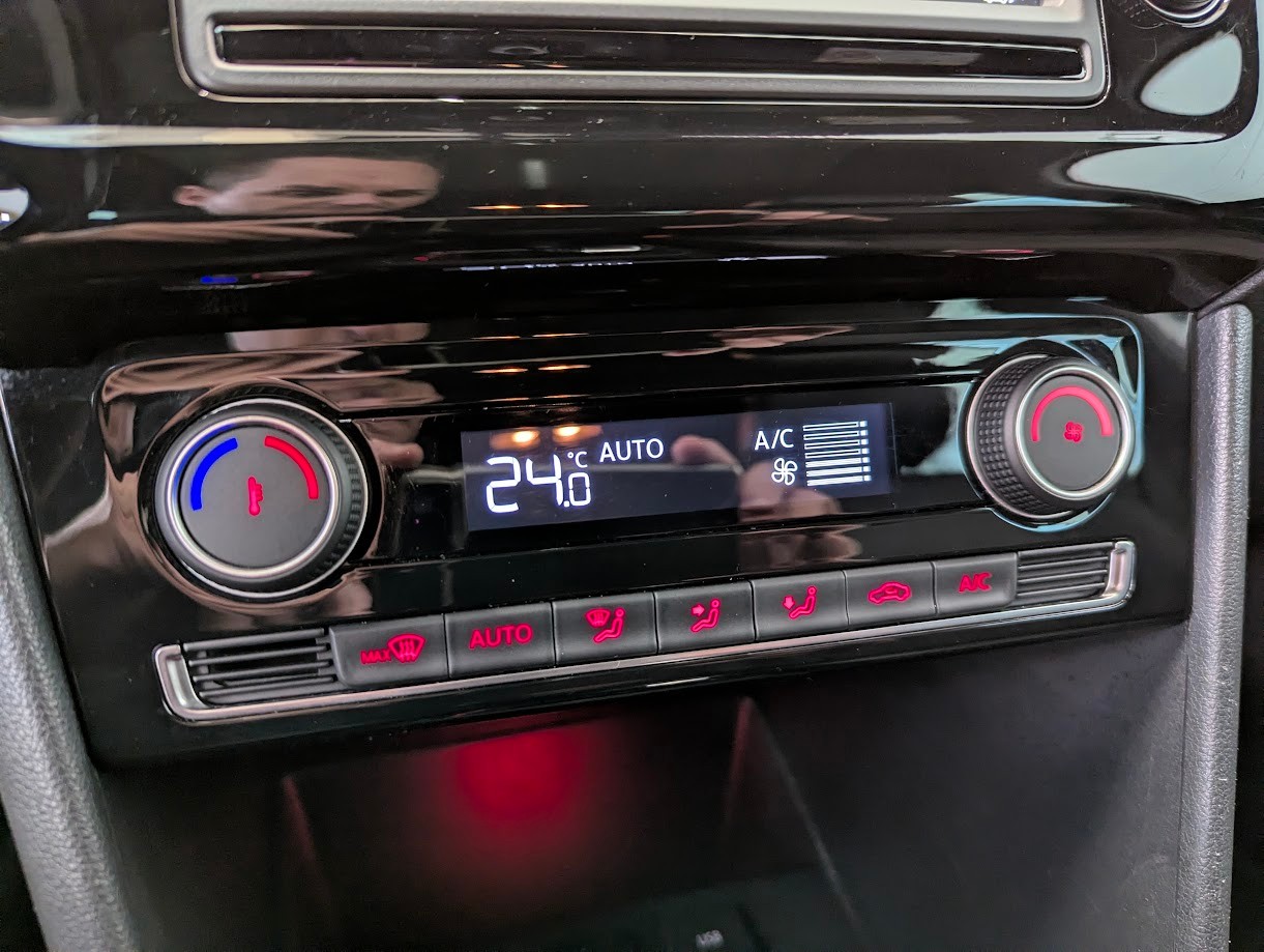 VW Polo 1.4 TSI BlueGT DSG*CH-AUTO 1.HAND MFK 26 XENON-LED PANO ALCANTARA NAVI CAM KLIMA ACC-TEMPOMAT*-image-24
