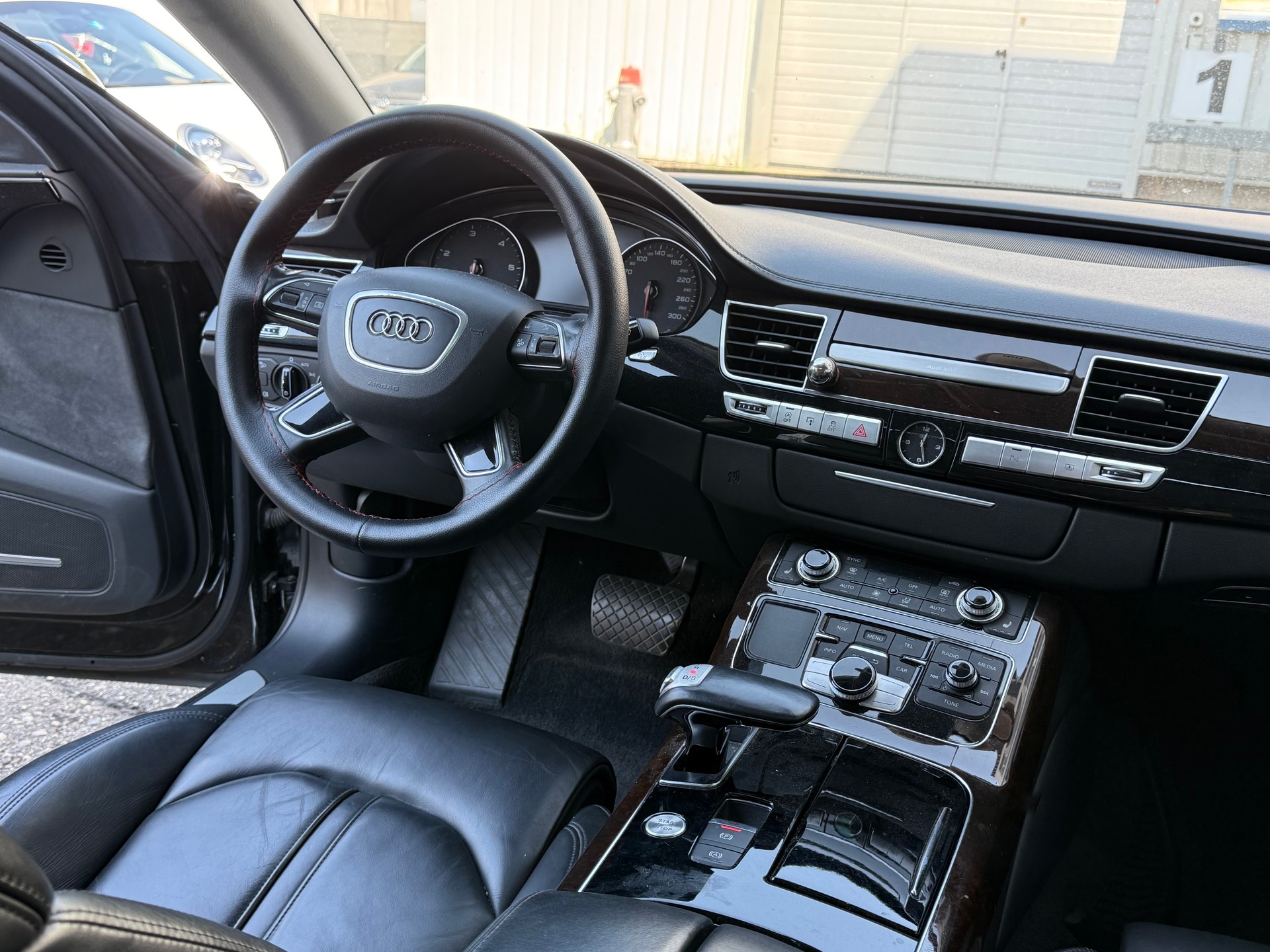 AUDI A8 L 3.0 TDI quattro tiptronic-image-9