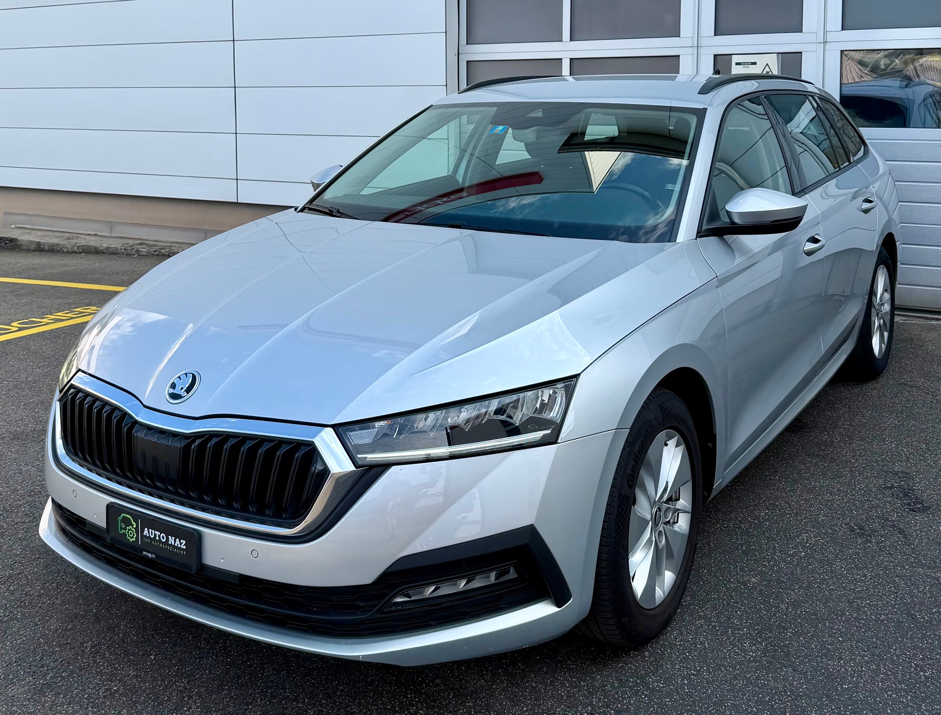 SKODA Octavia Combi 2.0 TDI DSG Ambition/ LED Scheinwerfer/ Keyless Access/ Spurhalteassis./ Frontassis./ FRISCH MFK/ 12M Garantie-image-0