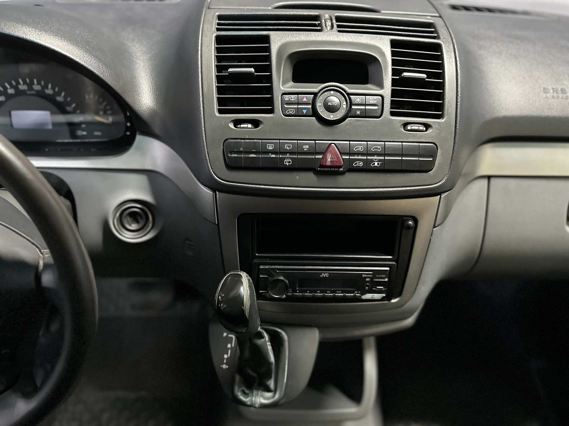 MERCEDES-BENZ Vito 115 CDI-image-10