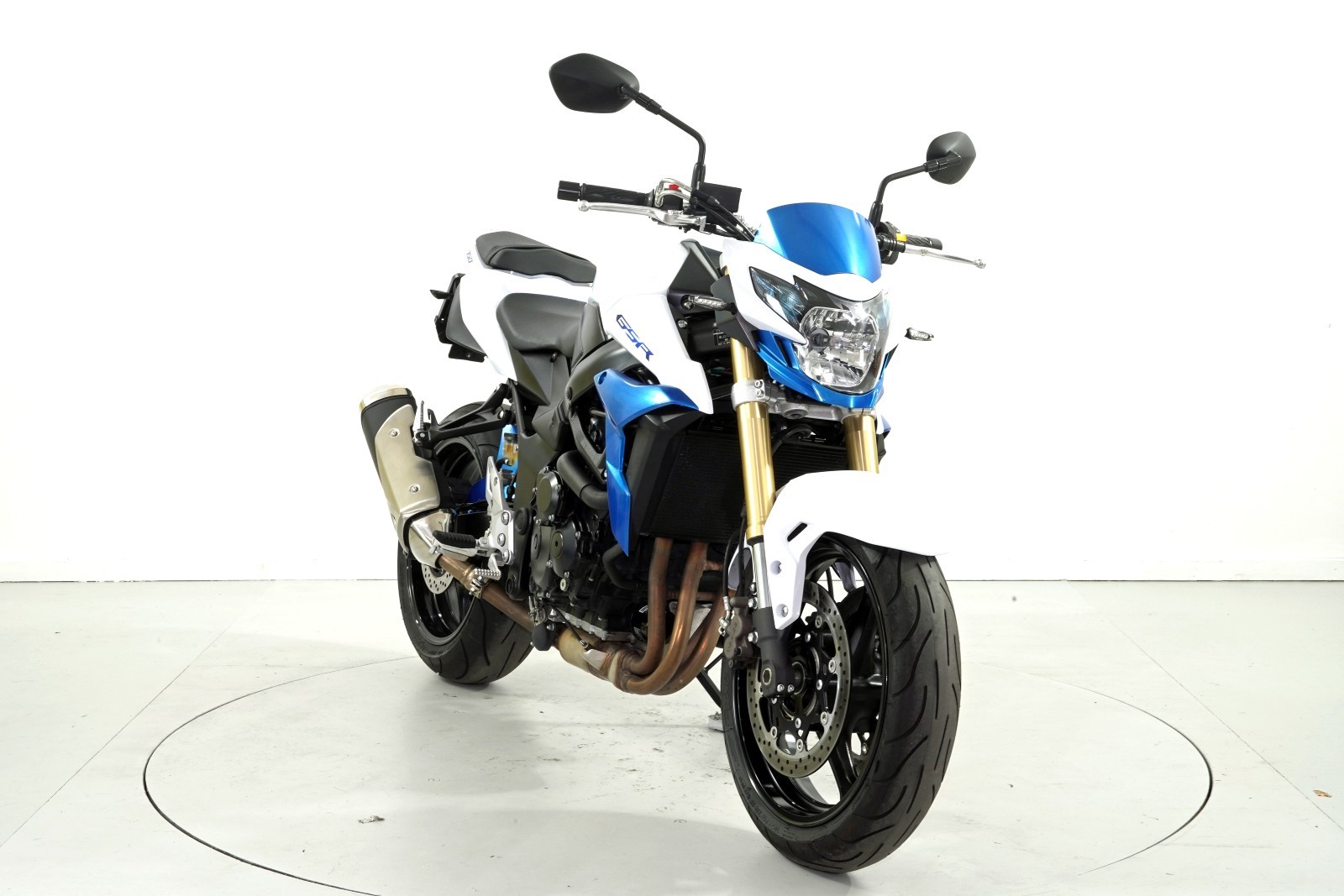SUZUKI GSR 750 ABS-showroom-element-1