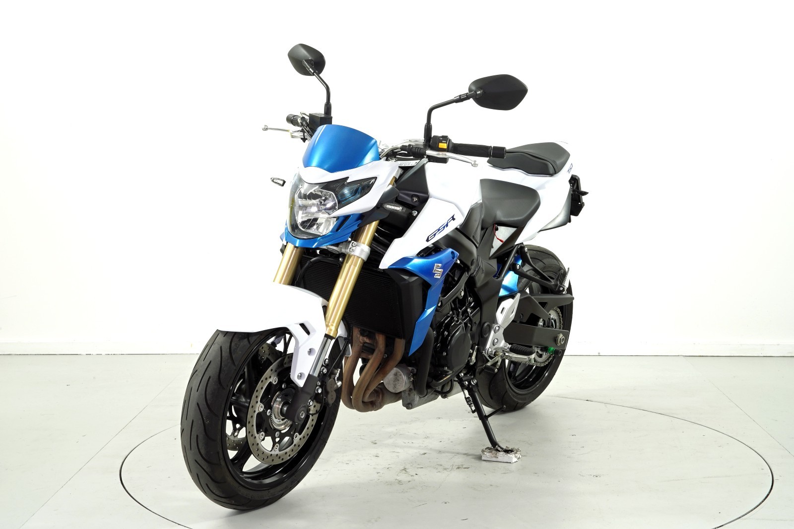 SUZUKI GSR 750 ABS-showroom-element-2