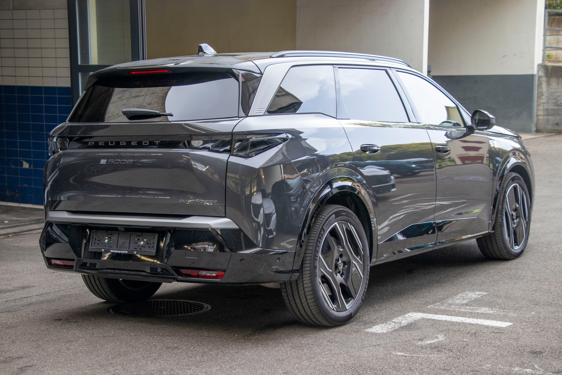 PEUGEOT 5008 210 73kWh Launch Edition-image-1
