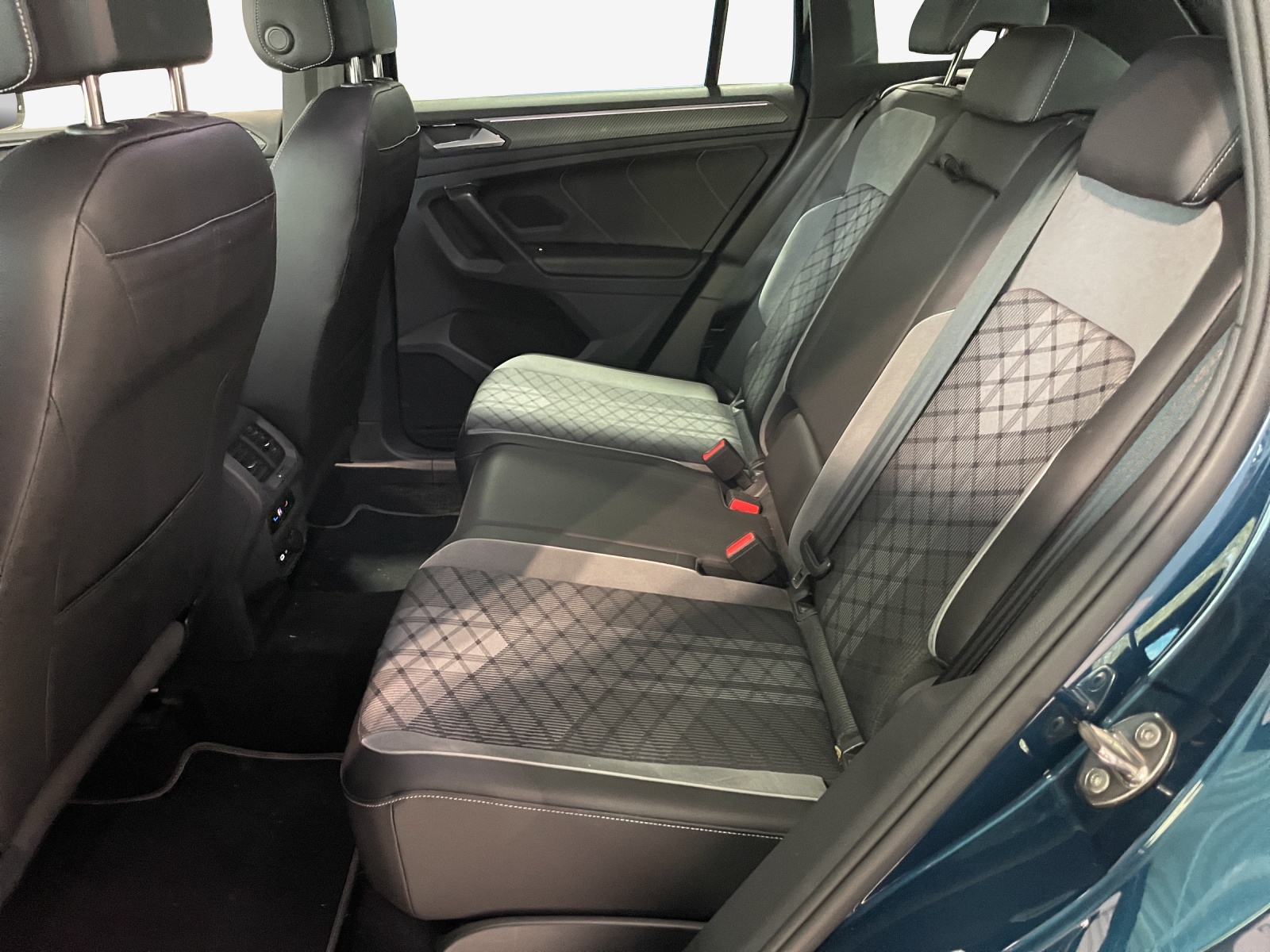 VW Tiguan 2.0TSI R-Line 4Motion DSG-image-9