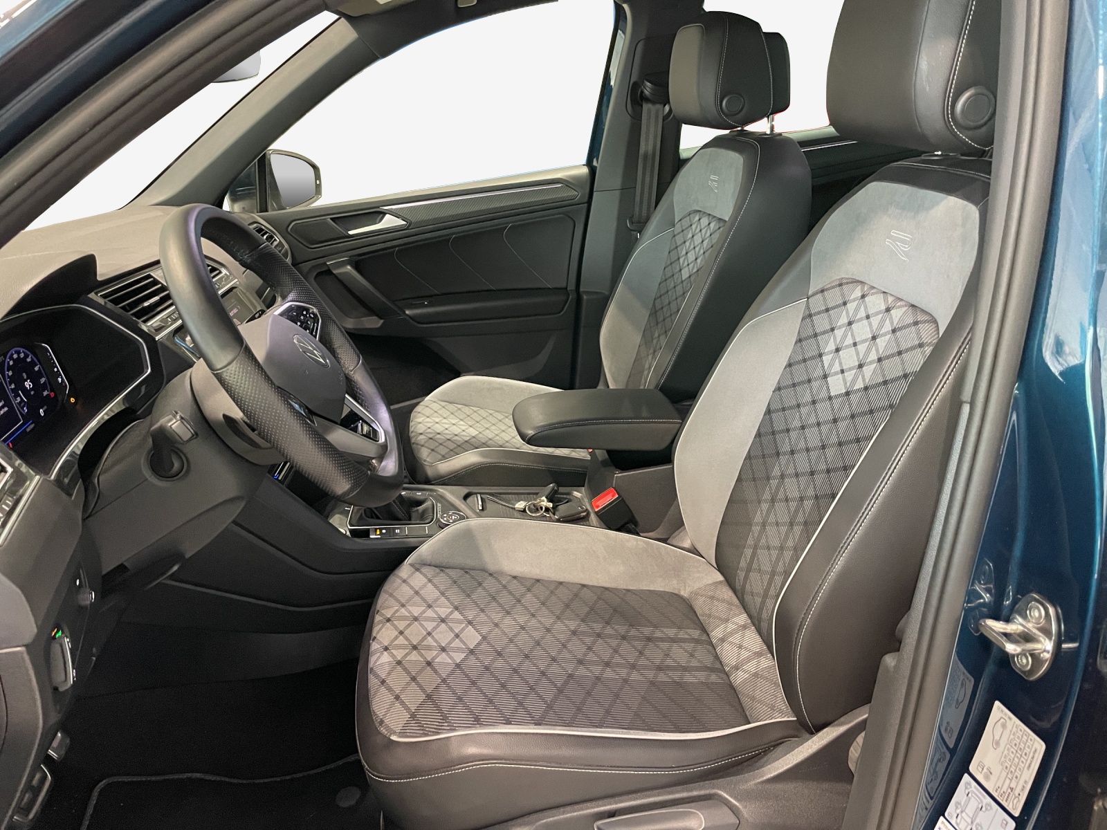 VW Tiguan 2.0TSI R-Line 4Motion DSG-image-5