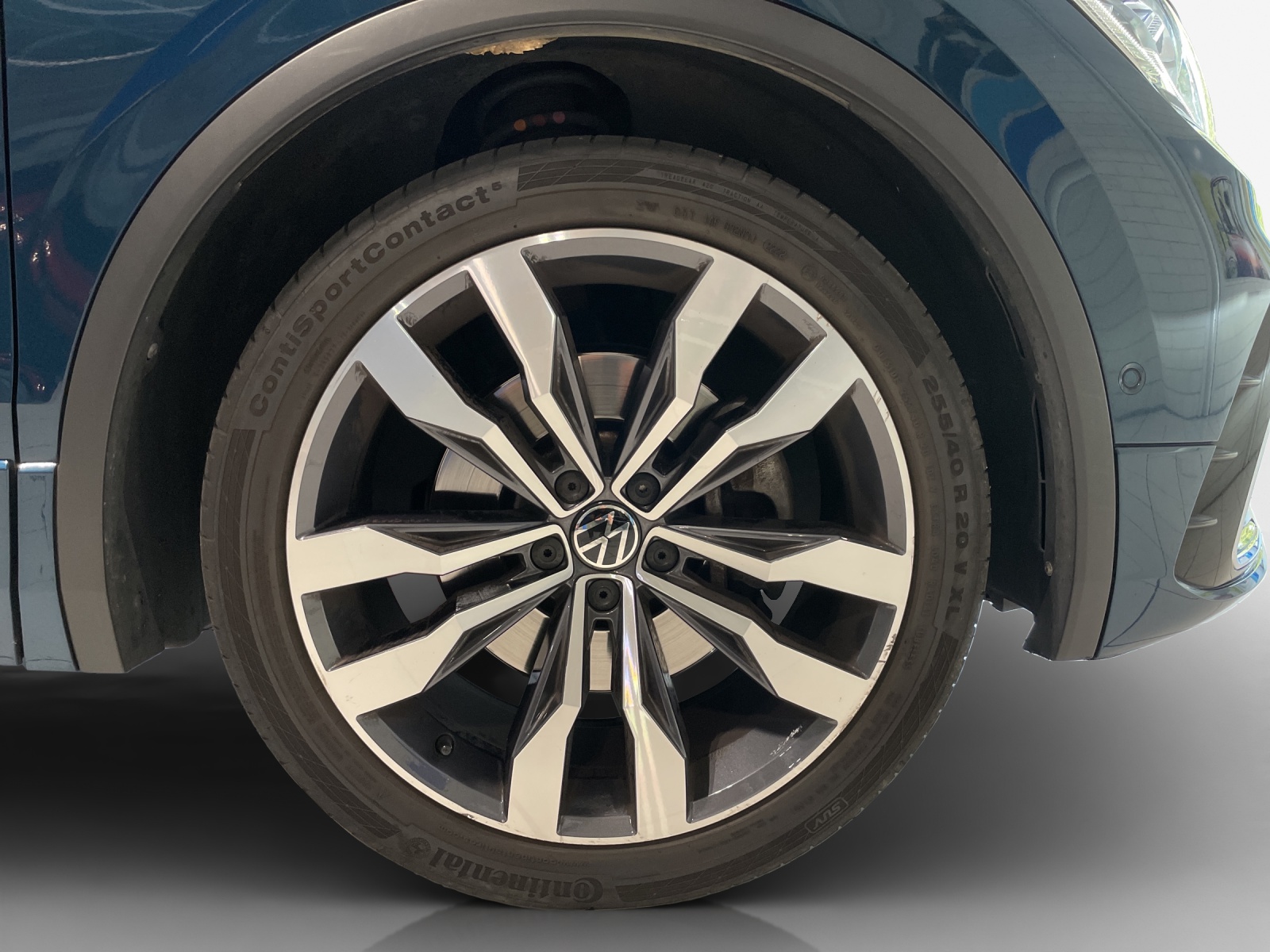 VW Tiguan 2.0TSI R-Line 4Motion DSG-image-12
