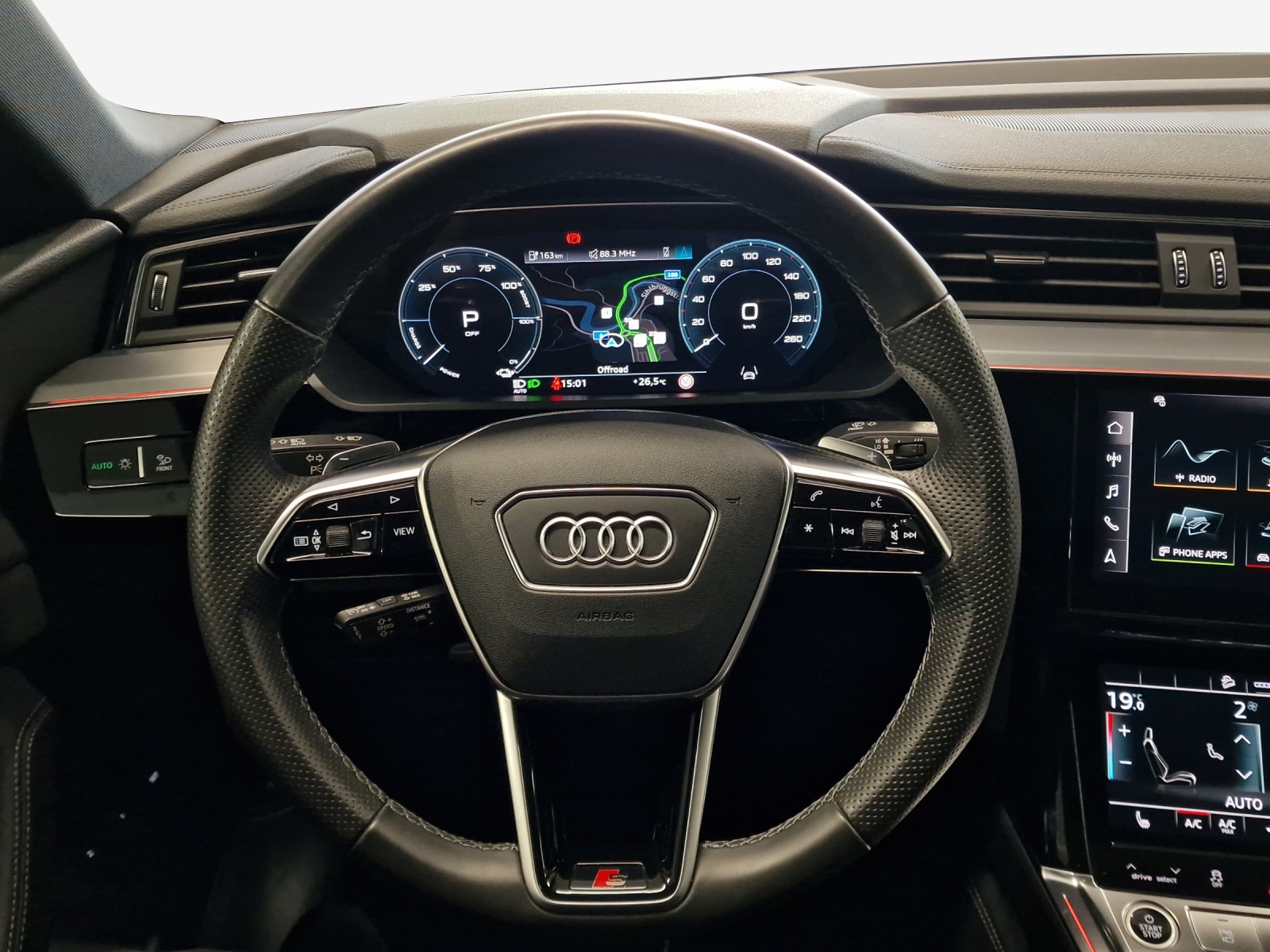AUDI e-tron 55 S Line Black Edition quattro-image-9