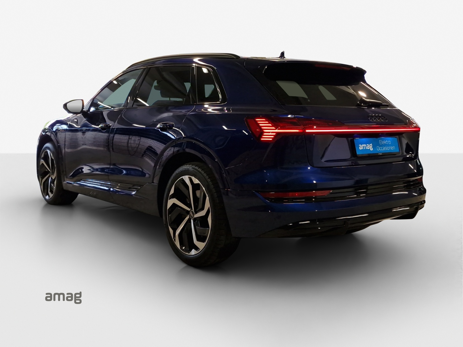 AUDI e-tron 55 S Line Black Edition quattro-image-2