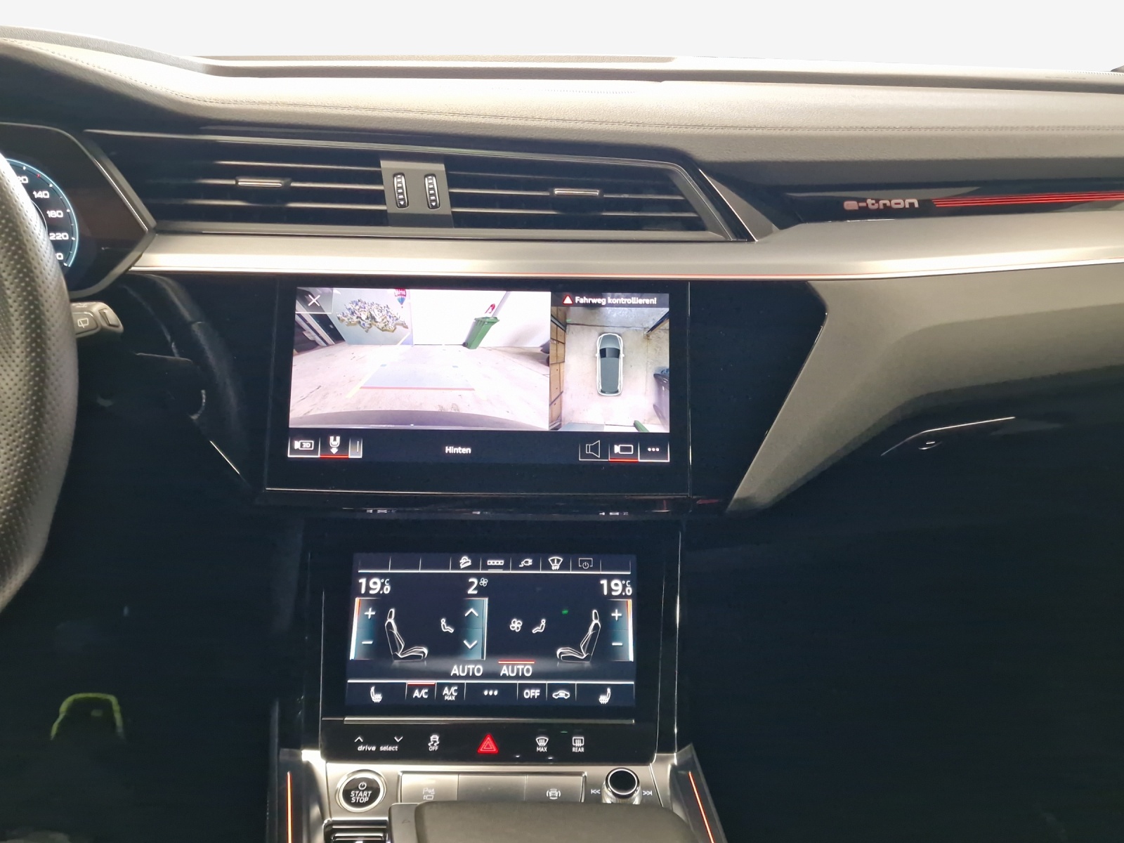 AUDI e-tron 55 S Line Black Edition quattro-image-15