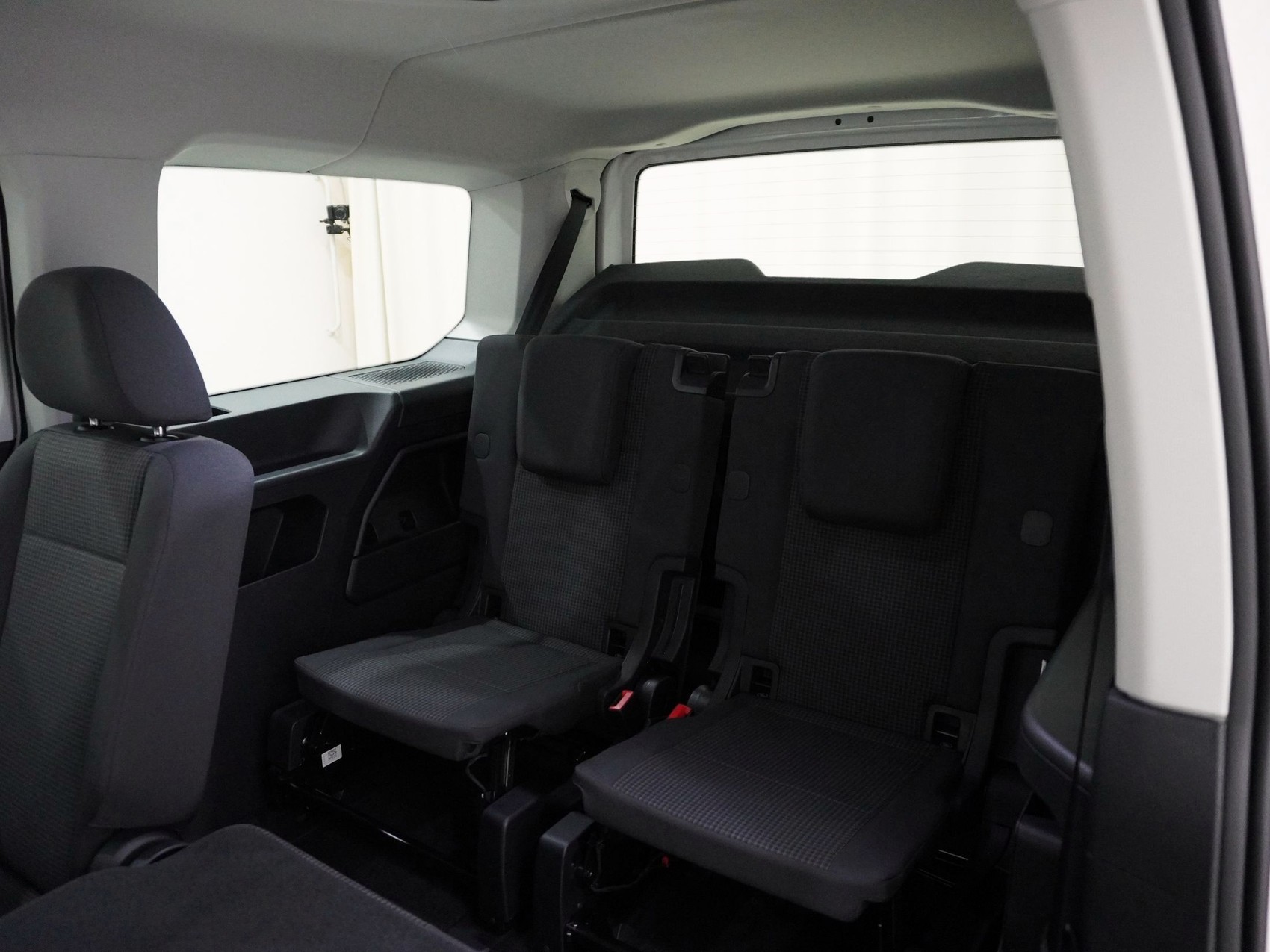 VW Caddy Maxi 2.0 TDI 4Motion-image-14