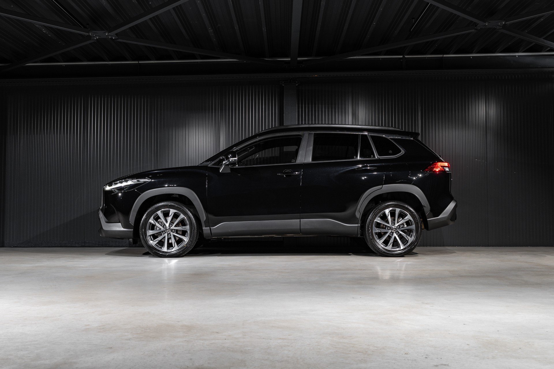 TOYOTA Corolla Cross 2.0 4WD e-CVT-image-2