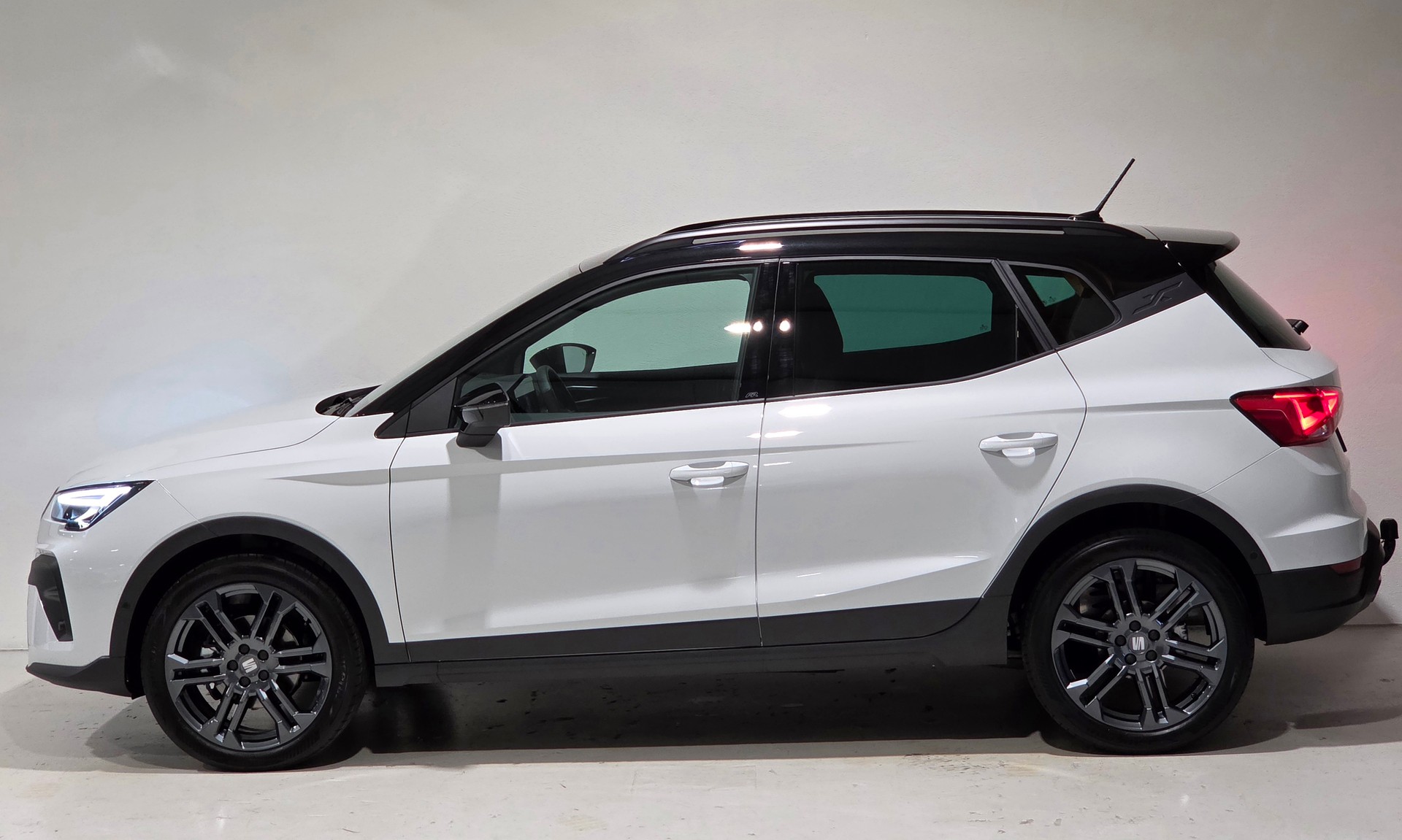 SEAT Arona 1.5 Eco TSI FR DSG-image-1