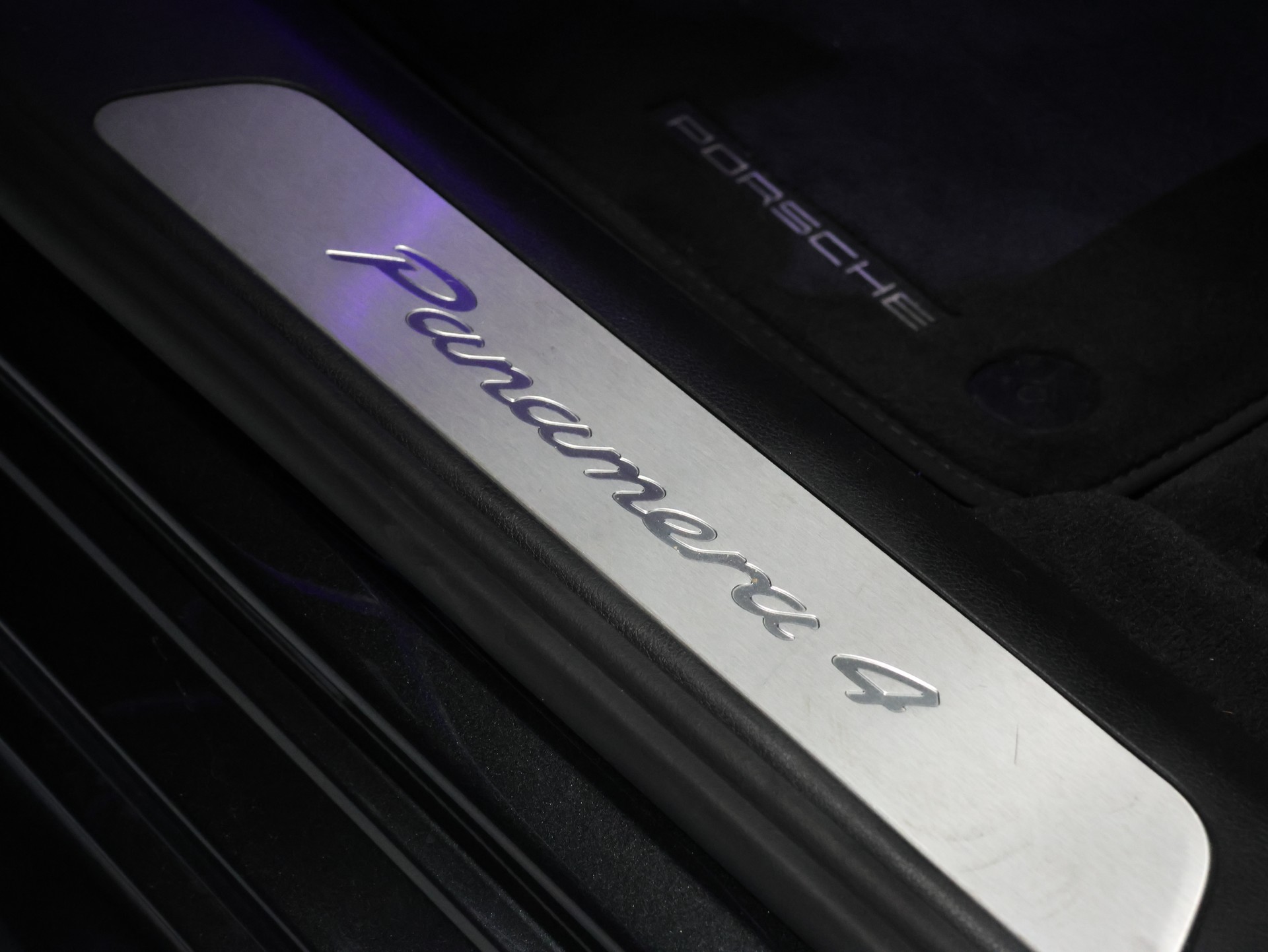 PORSCHE Panamera 4 E-Hybrid Sport Turismo PDK *Porsche Approved bis 03.2027* *Hinterachslenkung* *Bose*-image-15