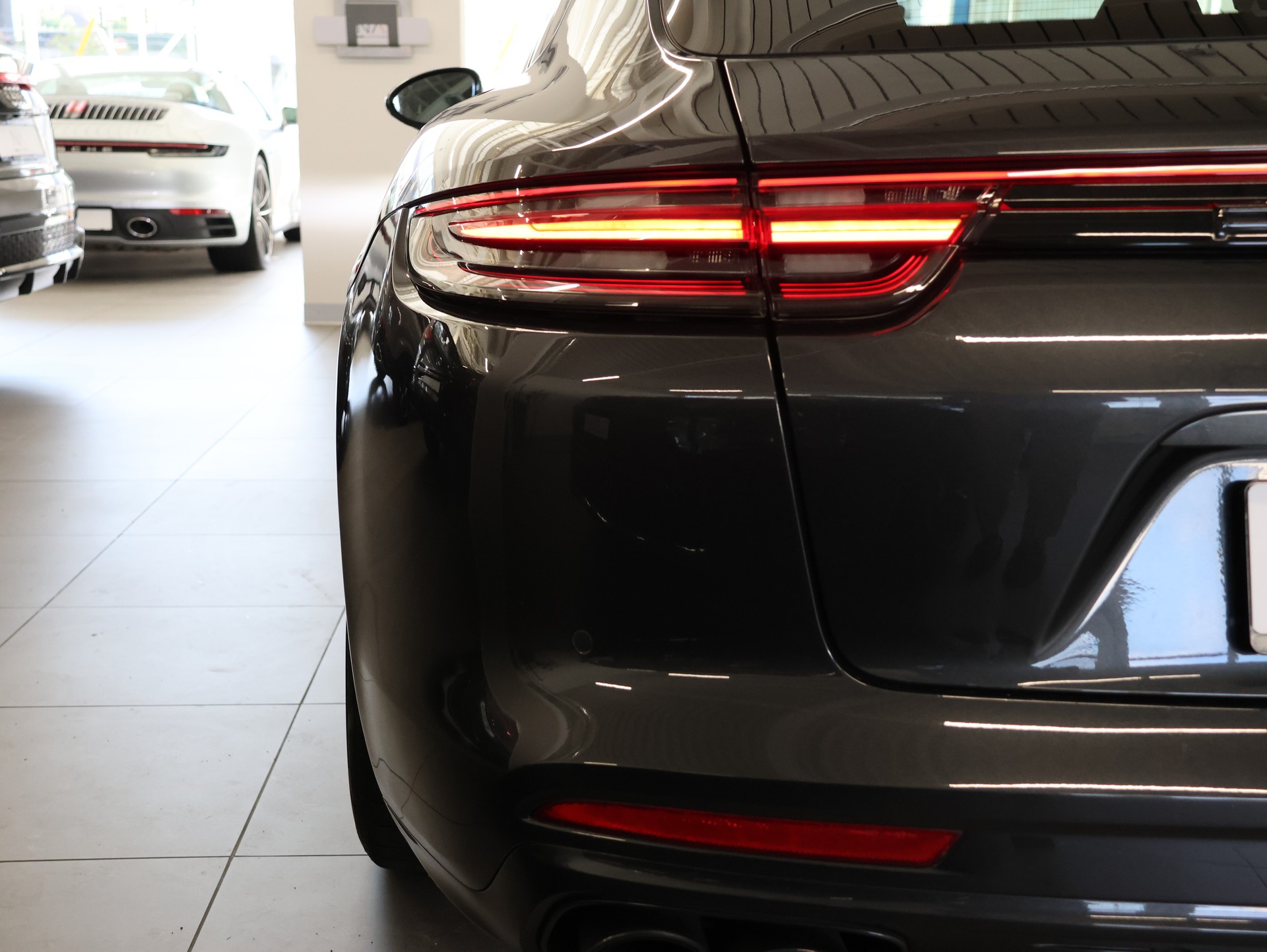 PORSCHE Panamera 4 E-Hybrid Sport Turismo PDK *Porsche Approved bis 03.2027* *Hinterachslenkung* *Bose*-image-10