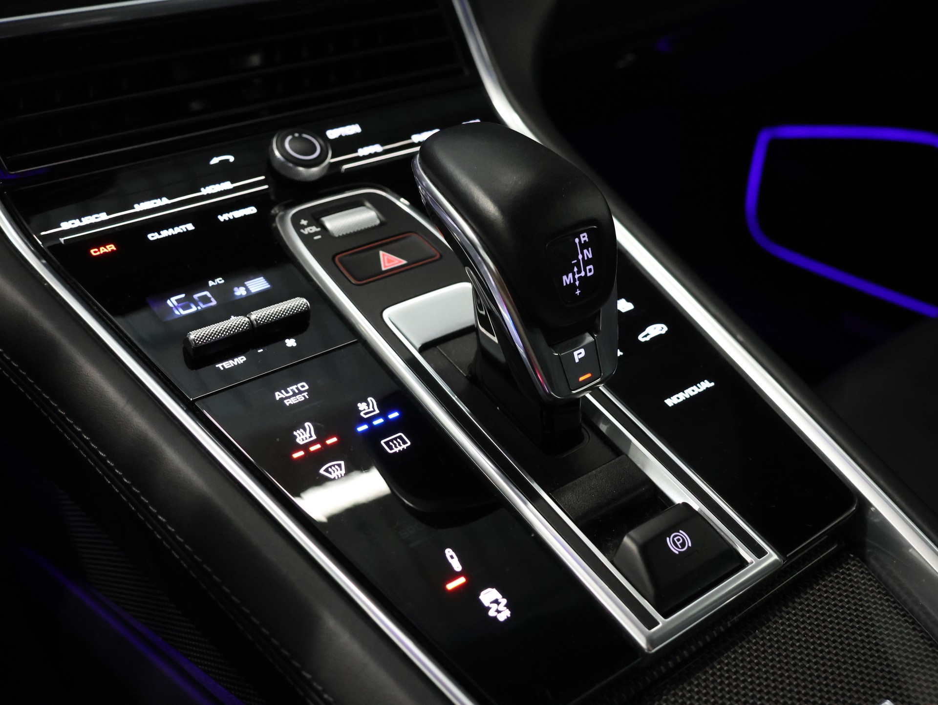 PORSCHE Panamera 4 E-Hybrid Sport Turismo PDK *Porsche Approved bis 03.2027* *Hinterachslenkung* *Bose*-image-26