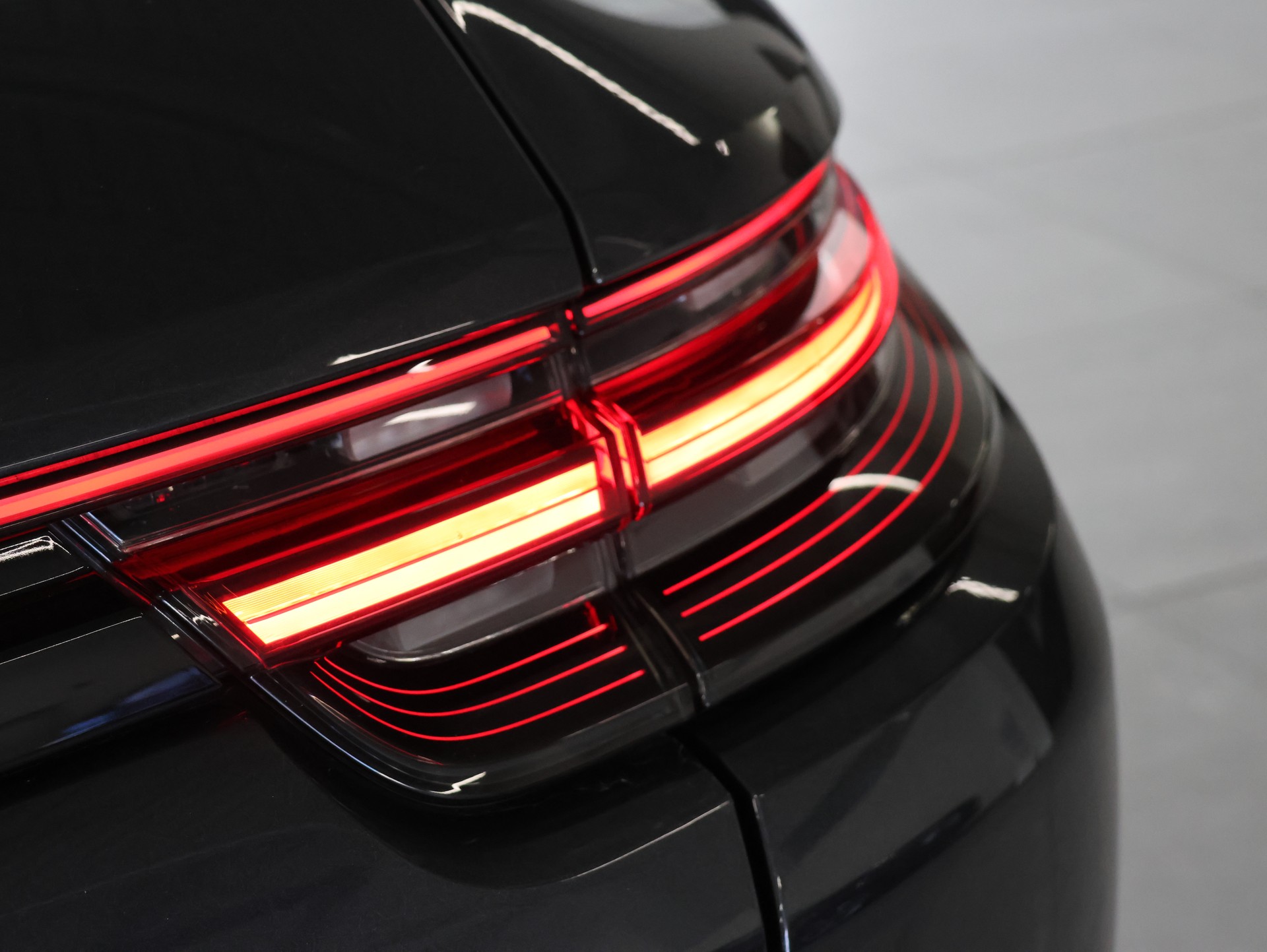 PORSCHE Panamera 4 E-Hybrid Sport Turismo PDK *Porsche Approved bis 03.2027* *Hinterachslenkung* *Bose*-image-11