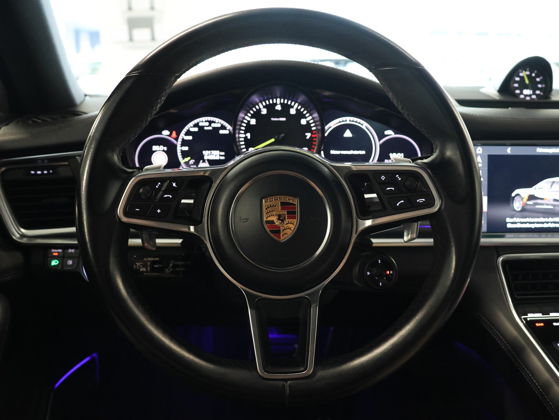 PORSCHE Panamera 4 E-Hybrid Sport Turismo PDK *Porsche Approved bis 03.2027* *Hinterachslenkung* *Bose*-image-19