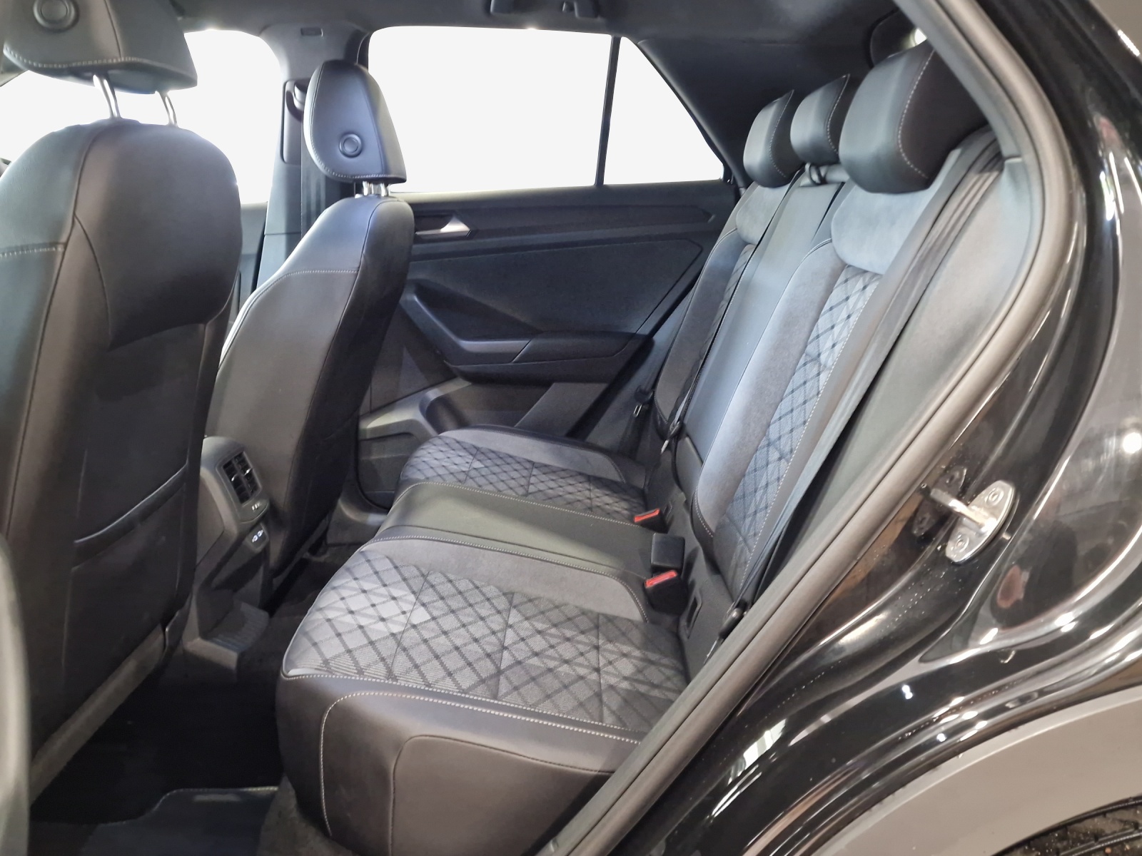 VW T-Roc 2.0 TSI R-Line DSG 4Motion-image-11