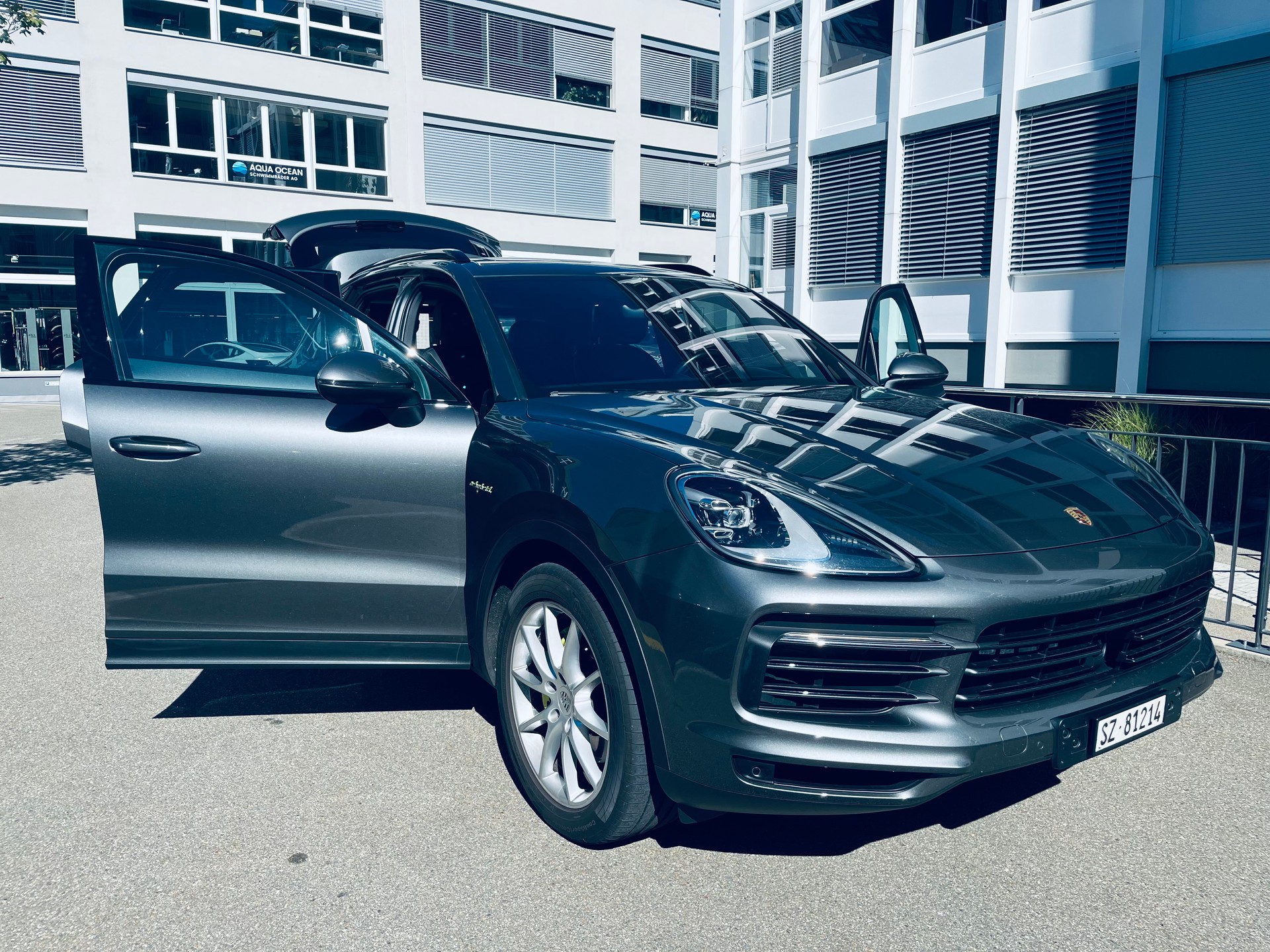 PORSCHE 3.0 V6 E-Hybrid-image-2