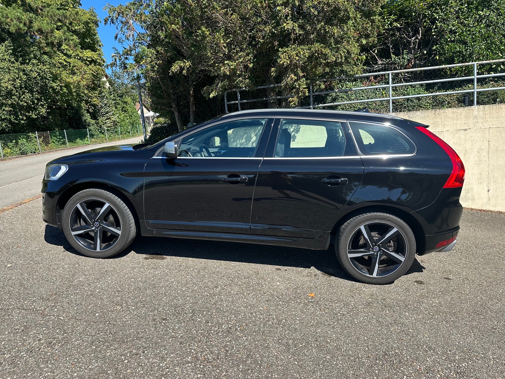 VOLVO 2.5 T5 Mom. R-Design AWD S/S-image-2