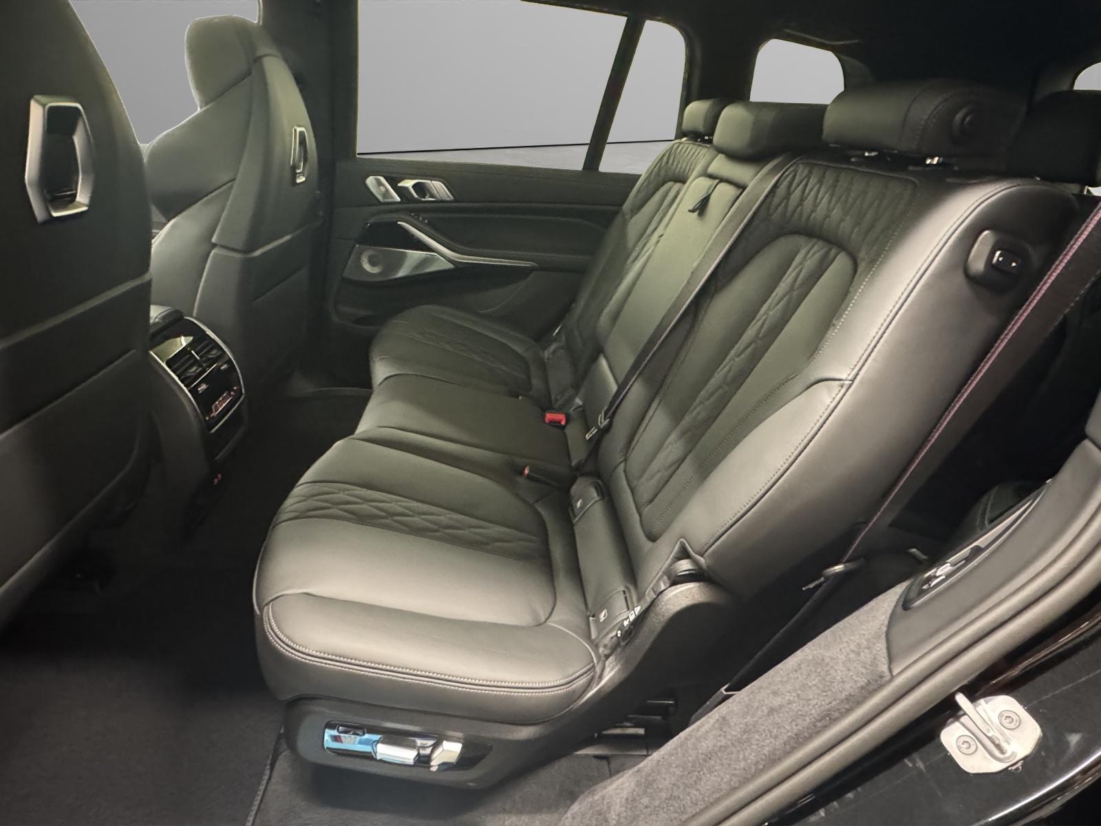 BMW X7 M60i-image-13