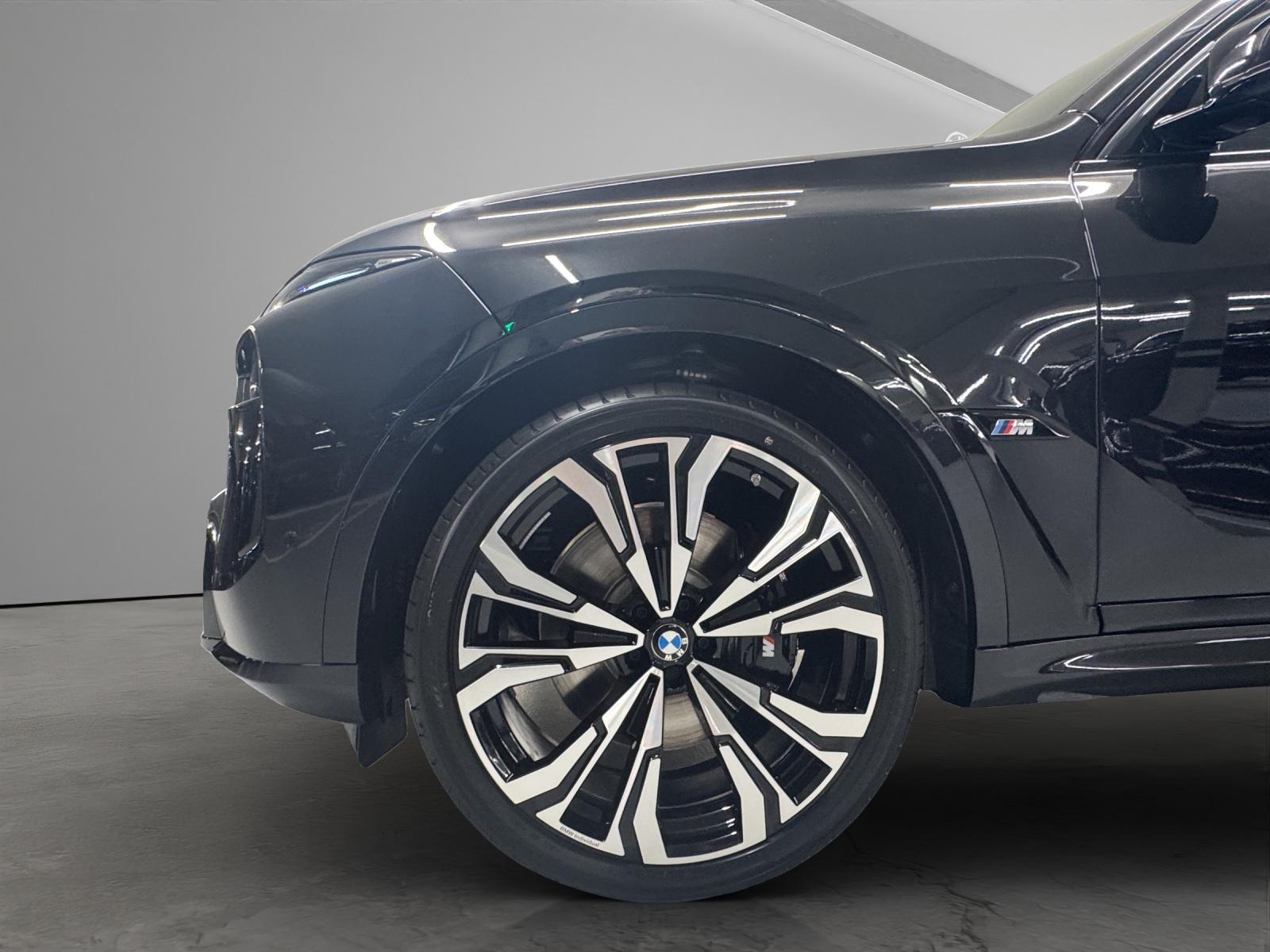 BMW X7 M60i-image-8
