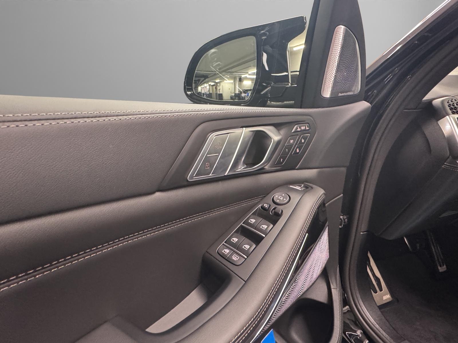 BMW X7 M60i-image-12