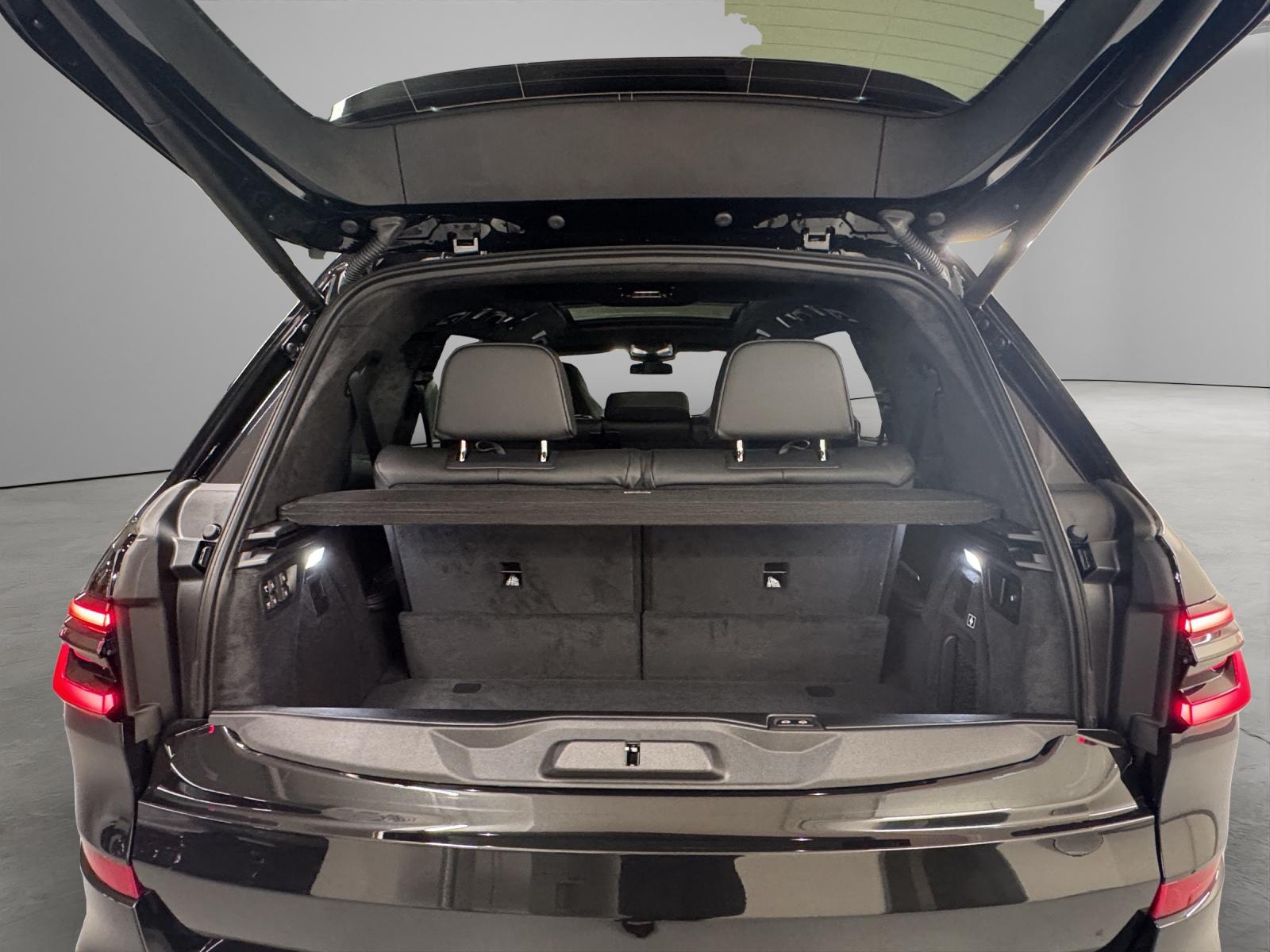 BMW X7 M60i-image-9