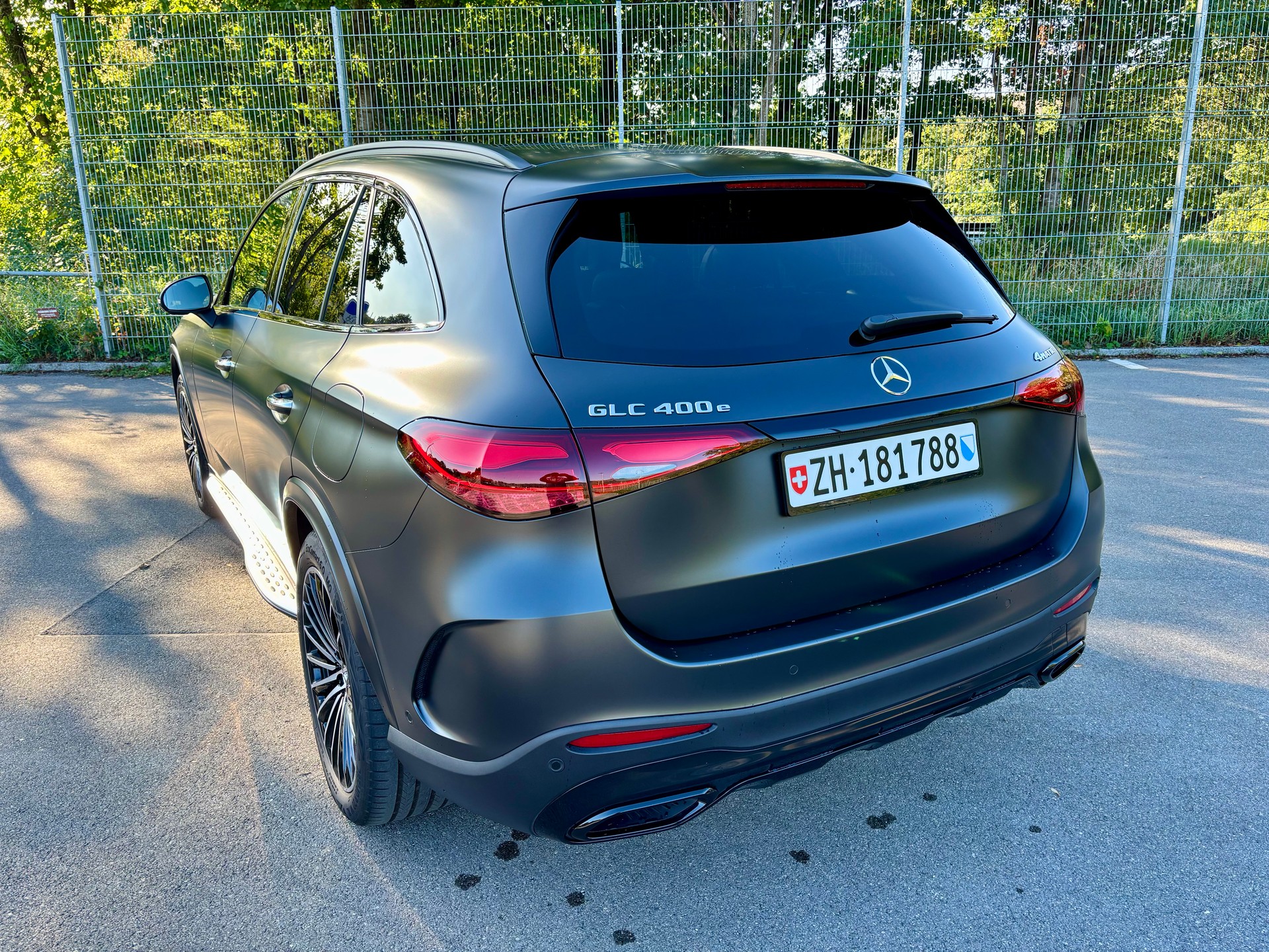 MERCEDES-BENZ GLC 400 e AMG Line 4matic-image-2