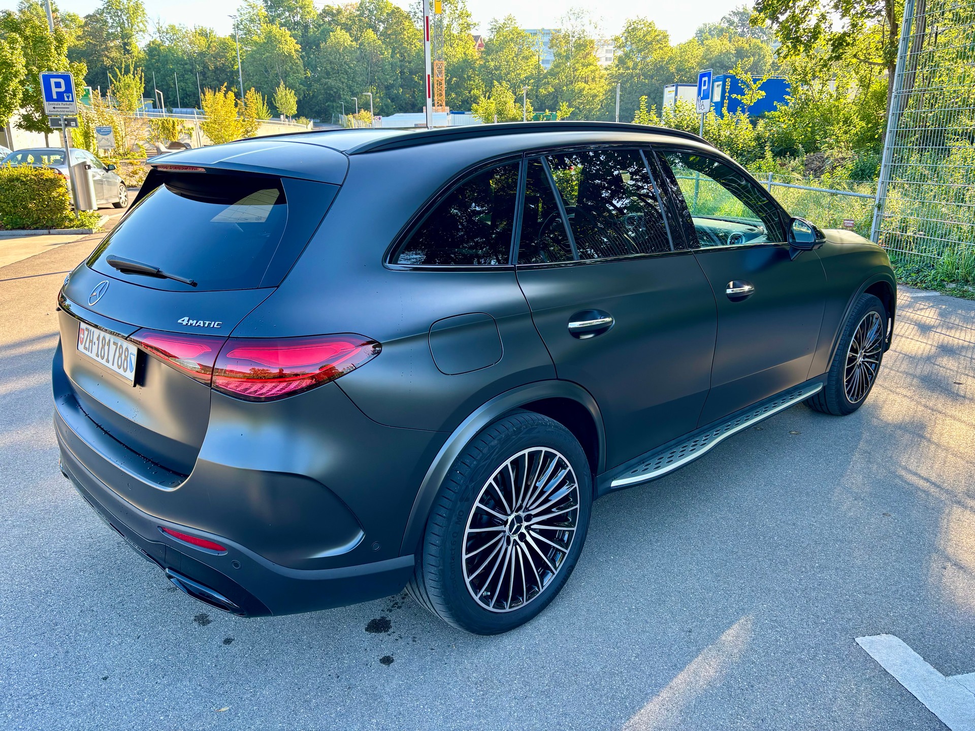 MERCEDES-BENZ GLC 400 e AMG Line 4matic-image-3