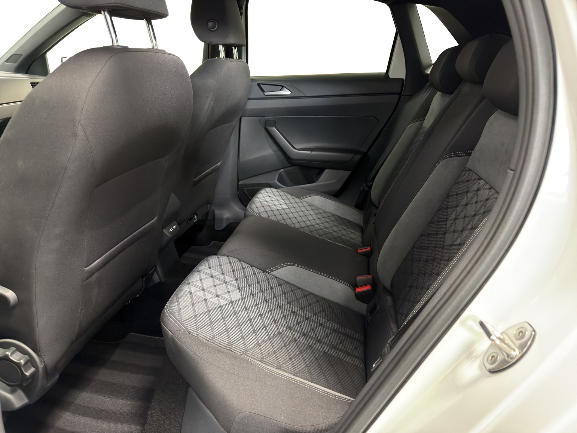 VW Polo 1.0 TSI R-Line DSG-image-16