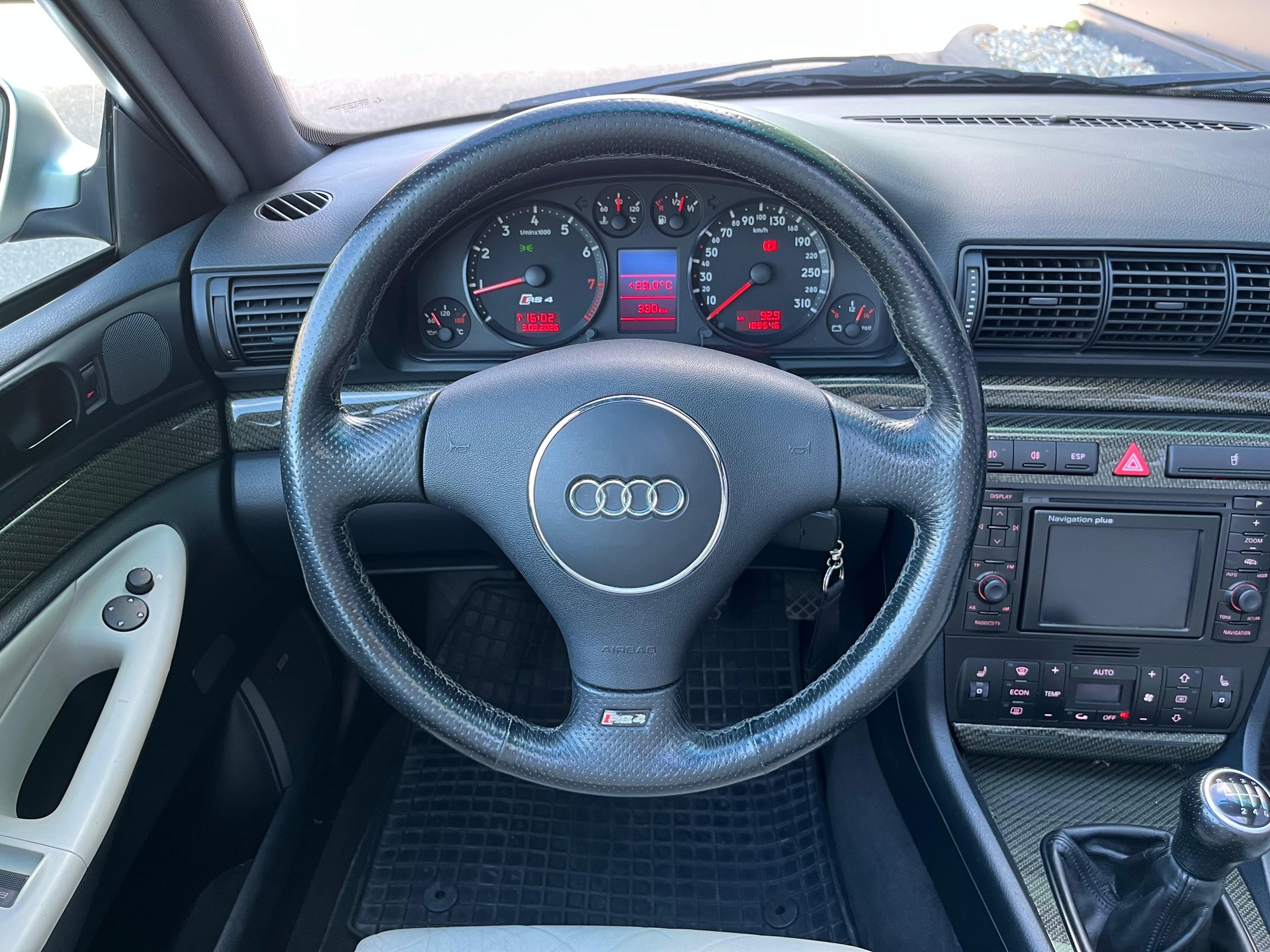 AUDI RS4 Avant quattro-image-13