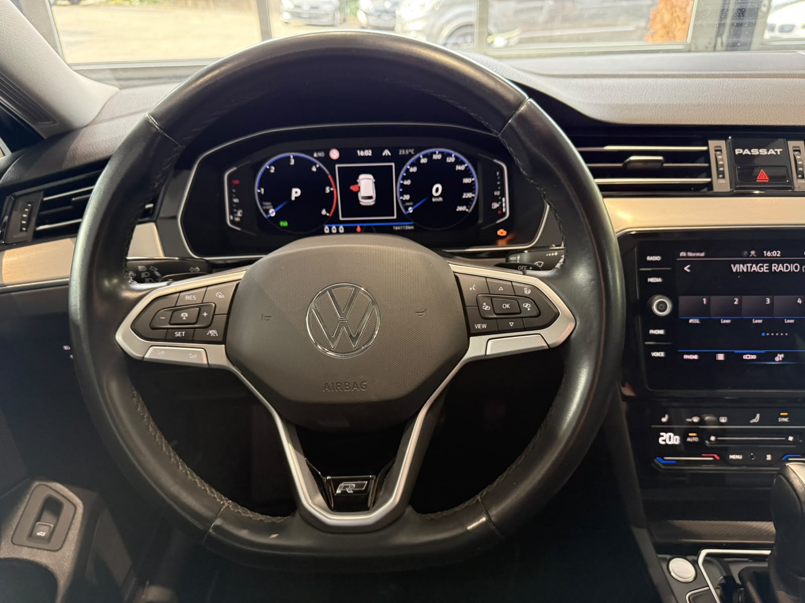 VW Passat 2.0 TDI BMT R-Line 4Motion DSG-image-14