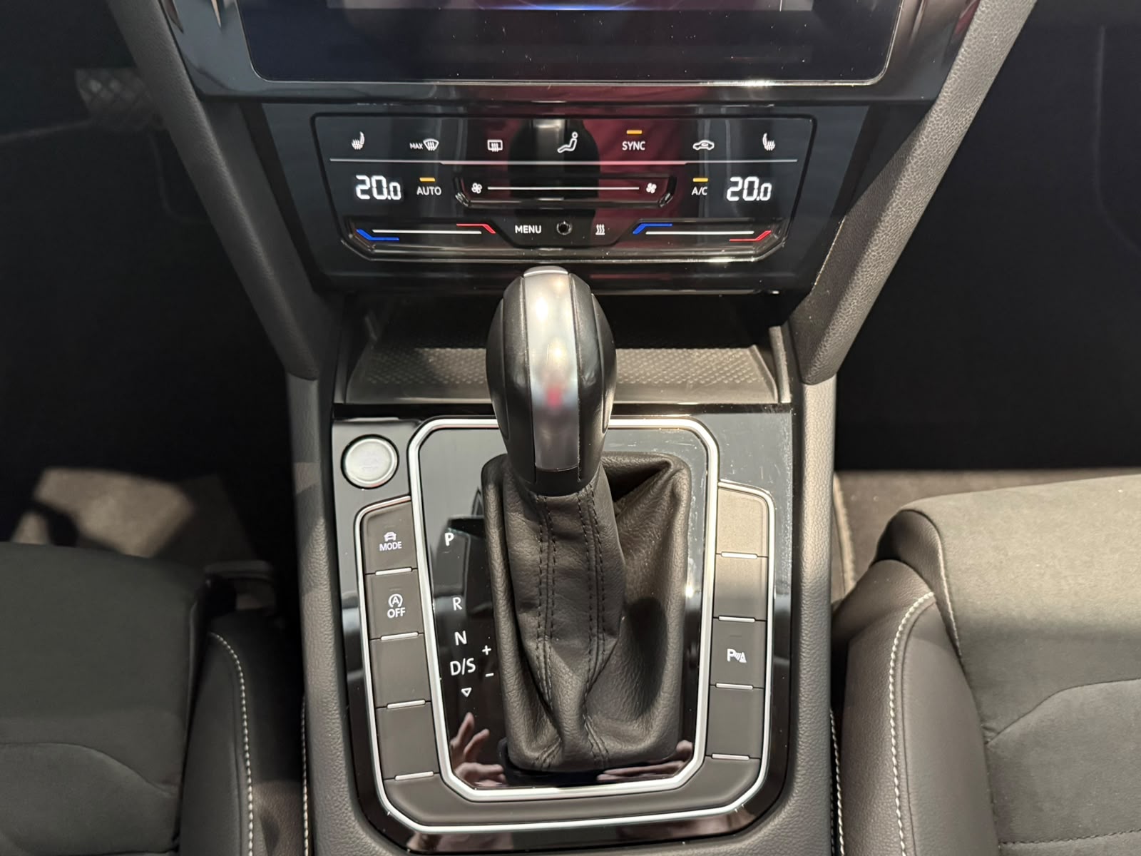 VW Passat 2.0 TDI BMT R-Line 4Motion DSG-image-16