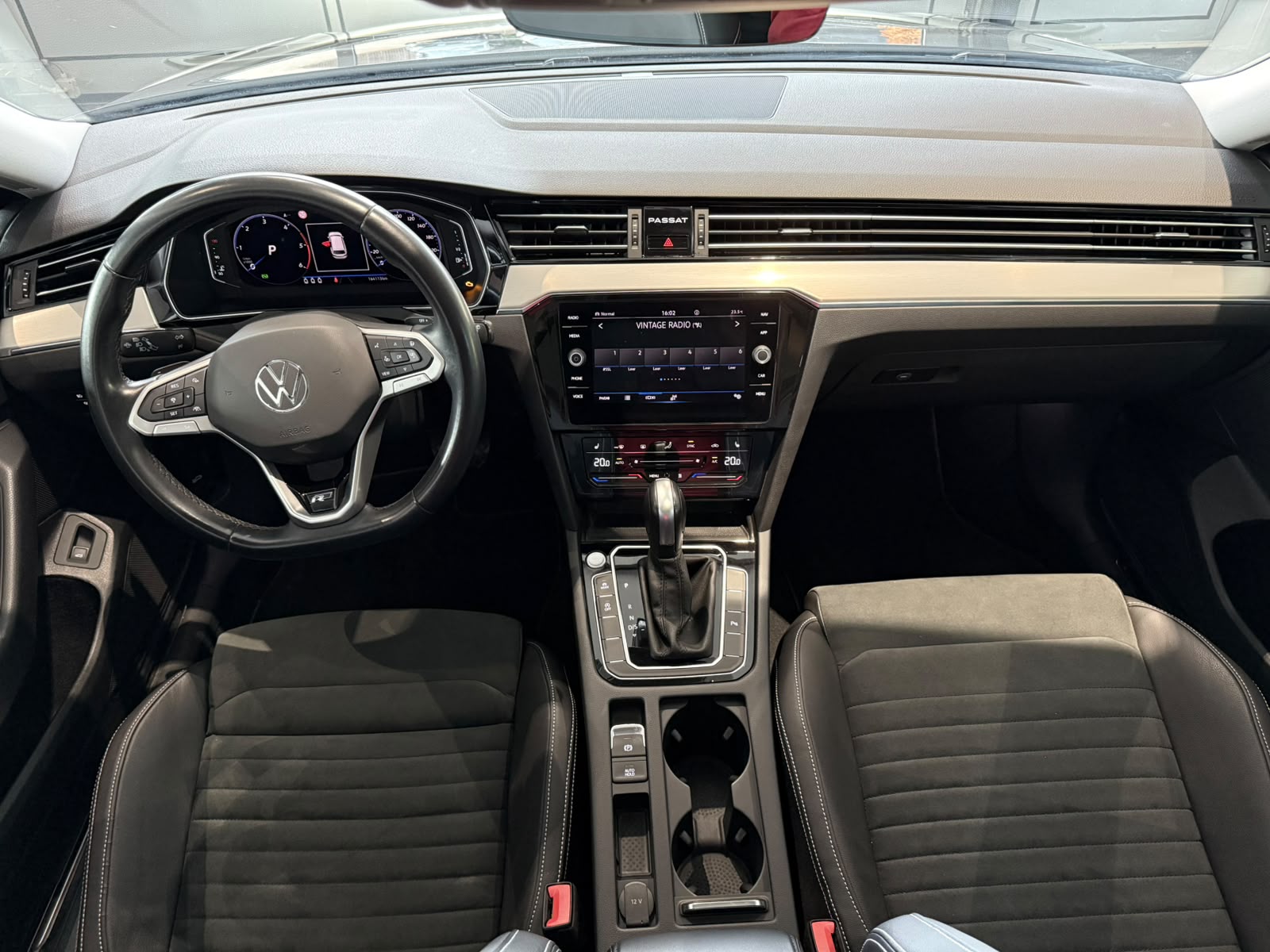 VW Passat 2.0 TDI BMT R-Line 4Motion DSG-image-12