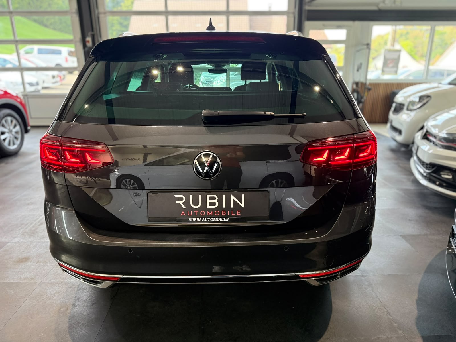 VW Passat 2.0 TDI BMT R-Line 4Motion DSG-image-2
