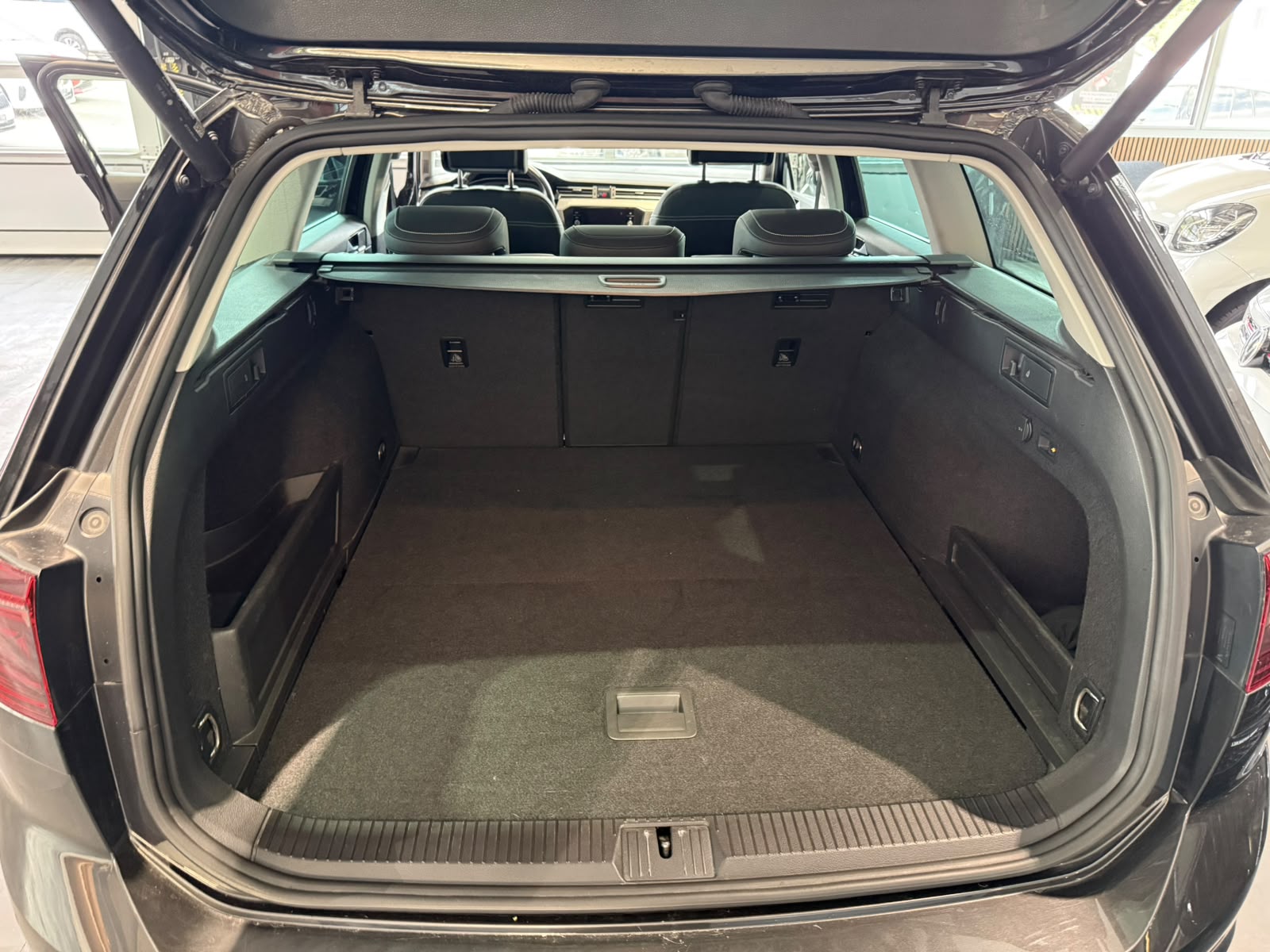 VW Passat 2.0 TDI BMT R-Line 4Motion DSG-image-3