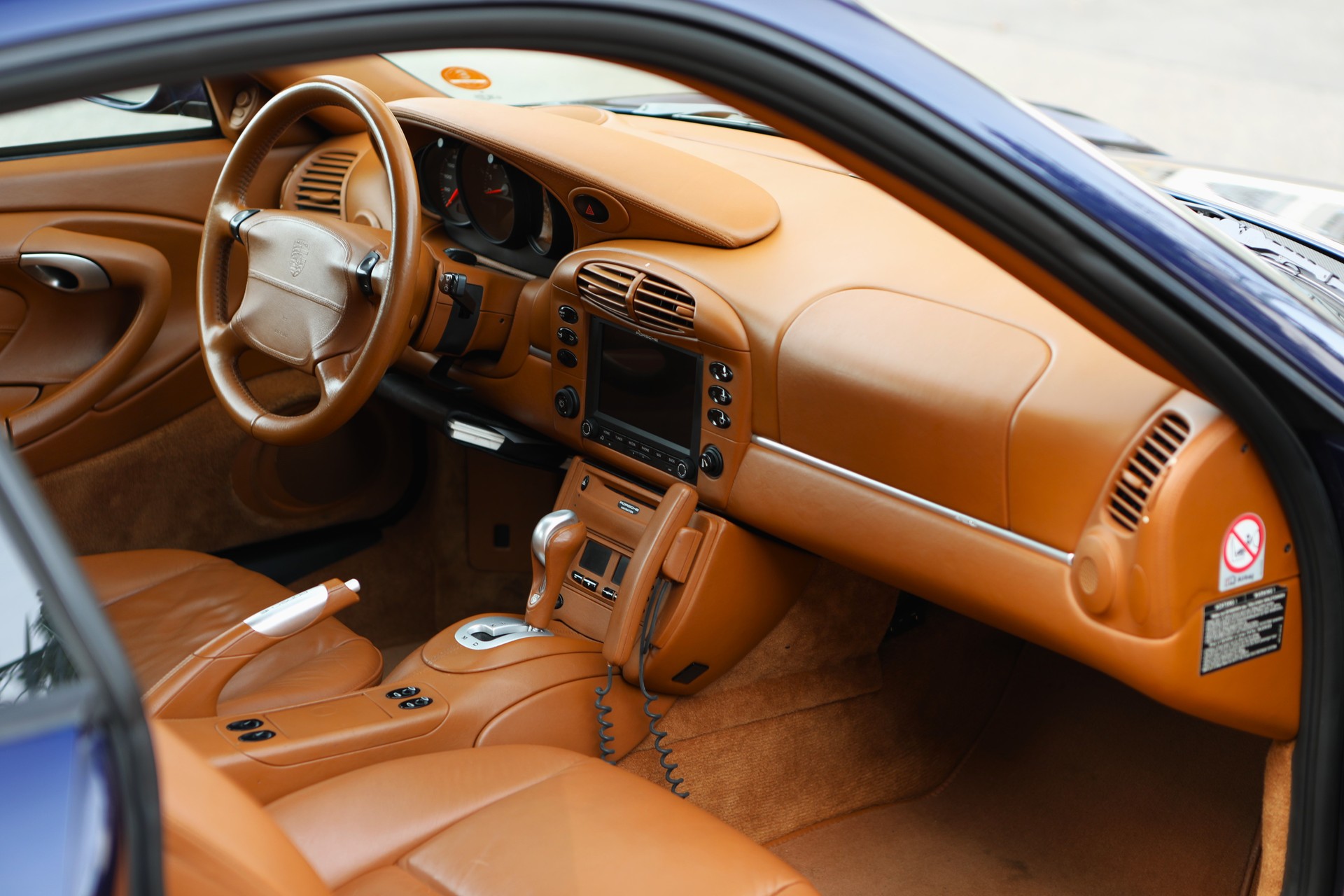 PORSCHE 911 Turbo 996 Exclusive ( Lapisblau / Natural Brown )-image-3